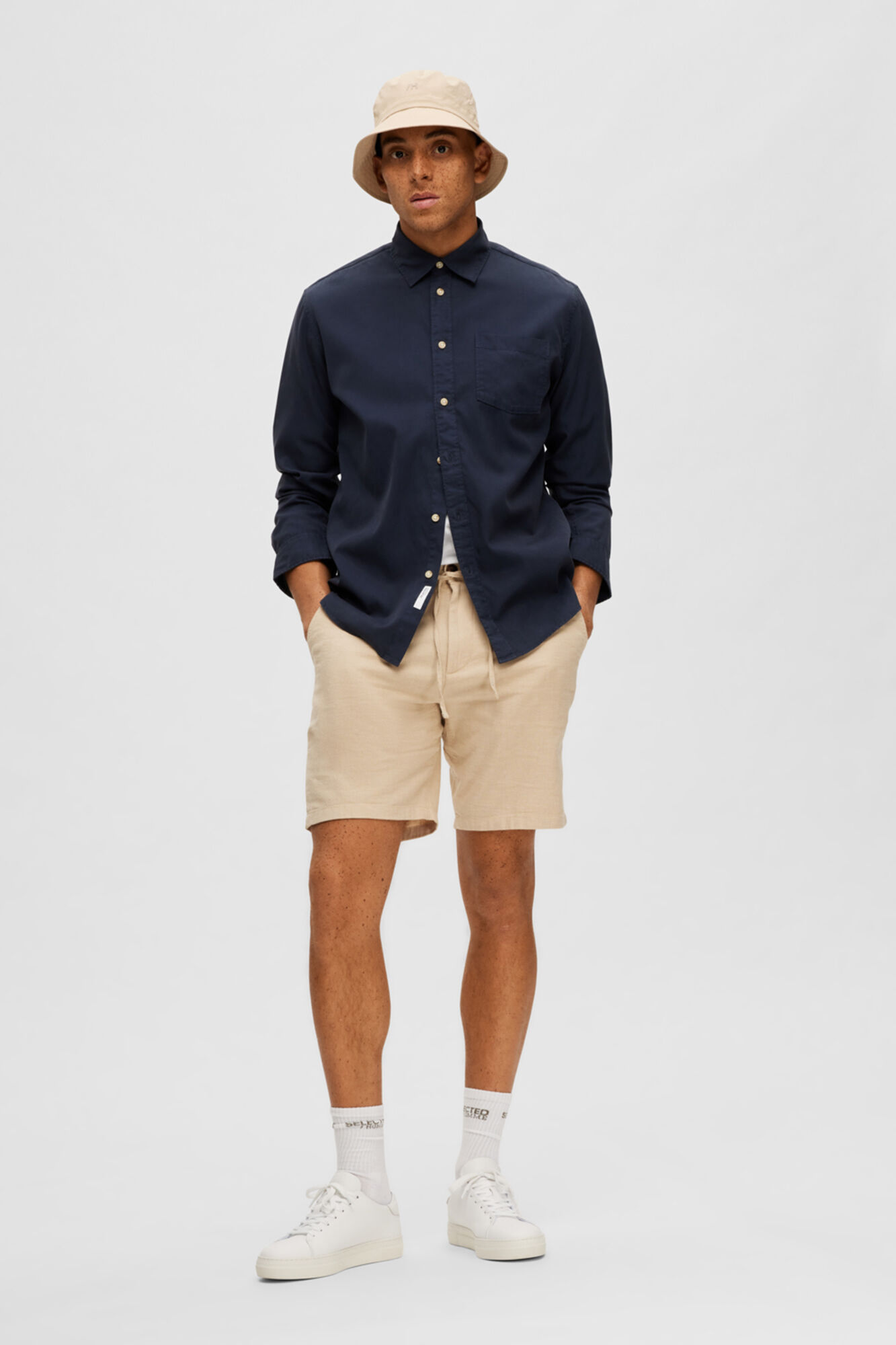 Selected Cal&ccedil;as chino curtas Castanho