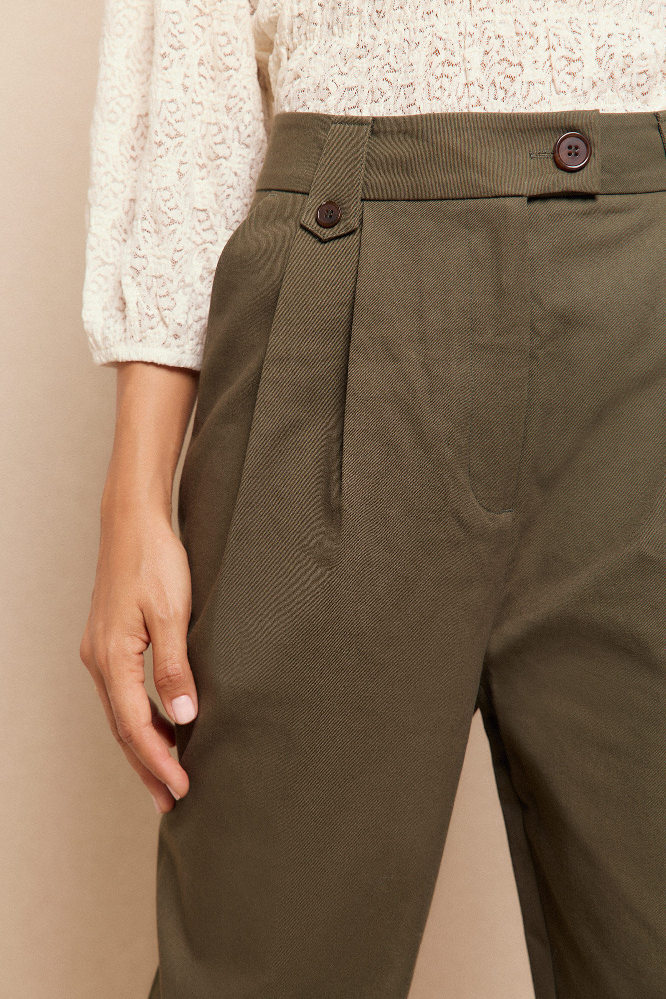 Slowlove Pantal&oacute;n de sarga con pinzas Verde oscuro