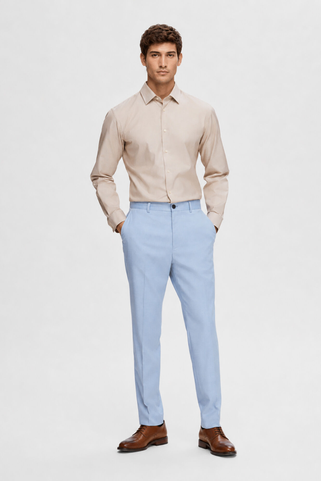 Selected Cal&ccedil;as de fato Slim Fit confecionadas com materiais reciclados. 