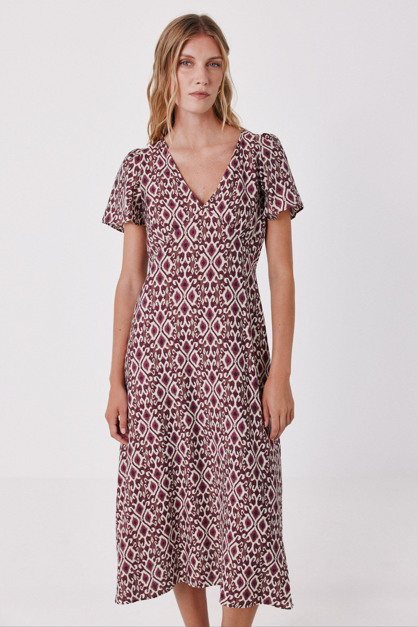 Cortefiel Vestido pico manga vuelo Estampado granate