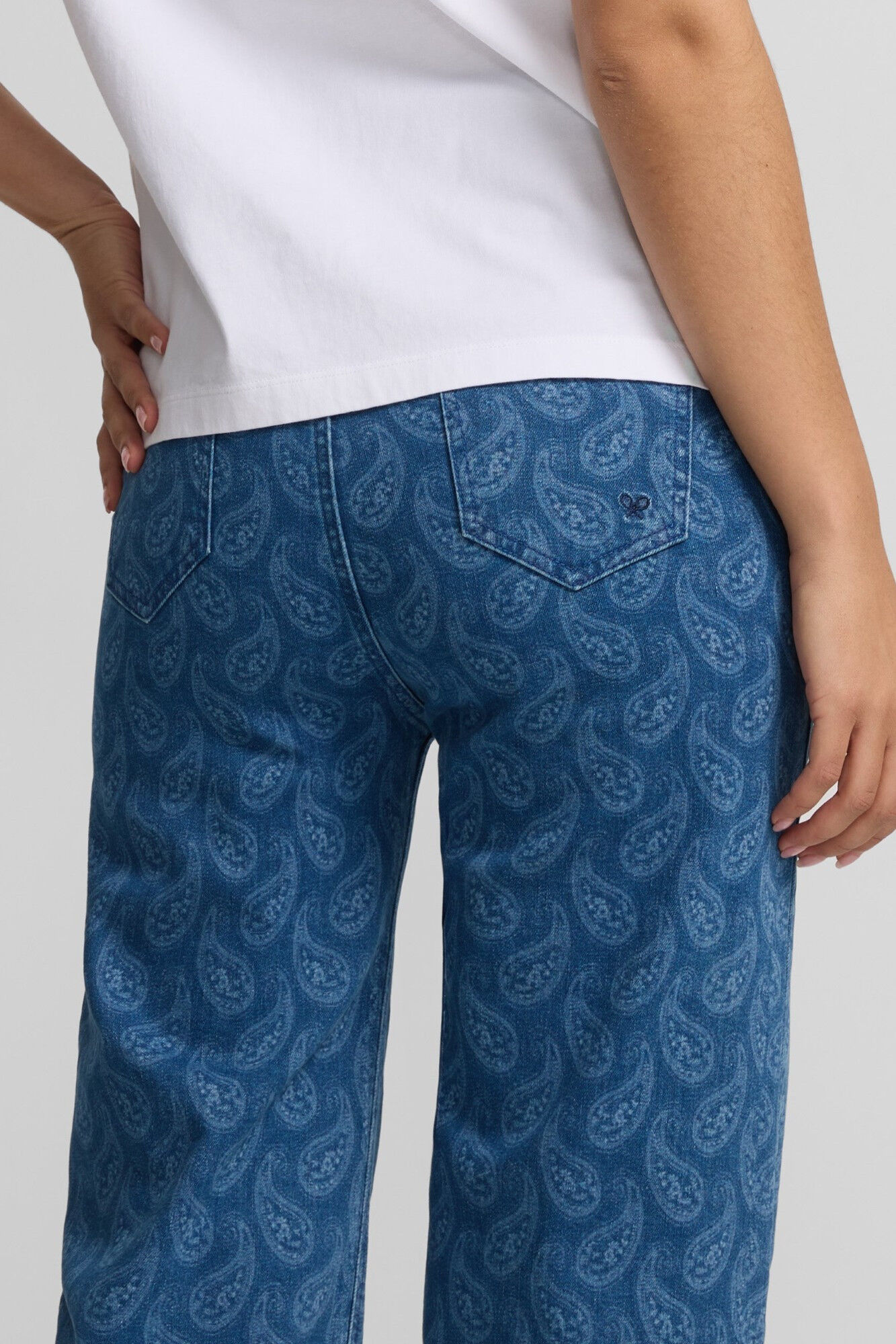 Silbon Cal&ccedil;a denim com estampado paisley Azul