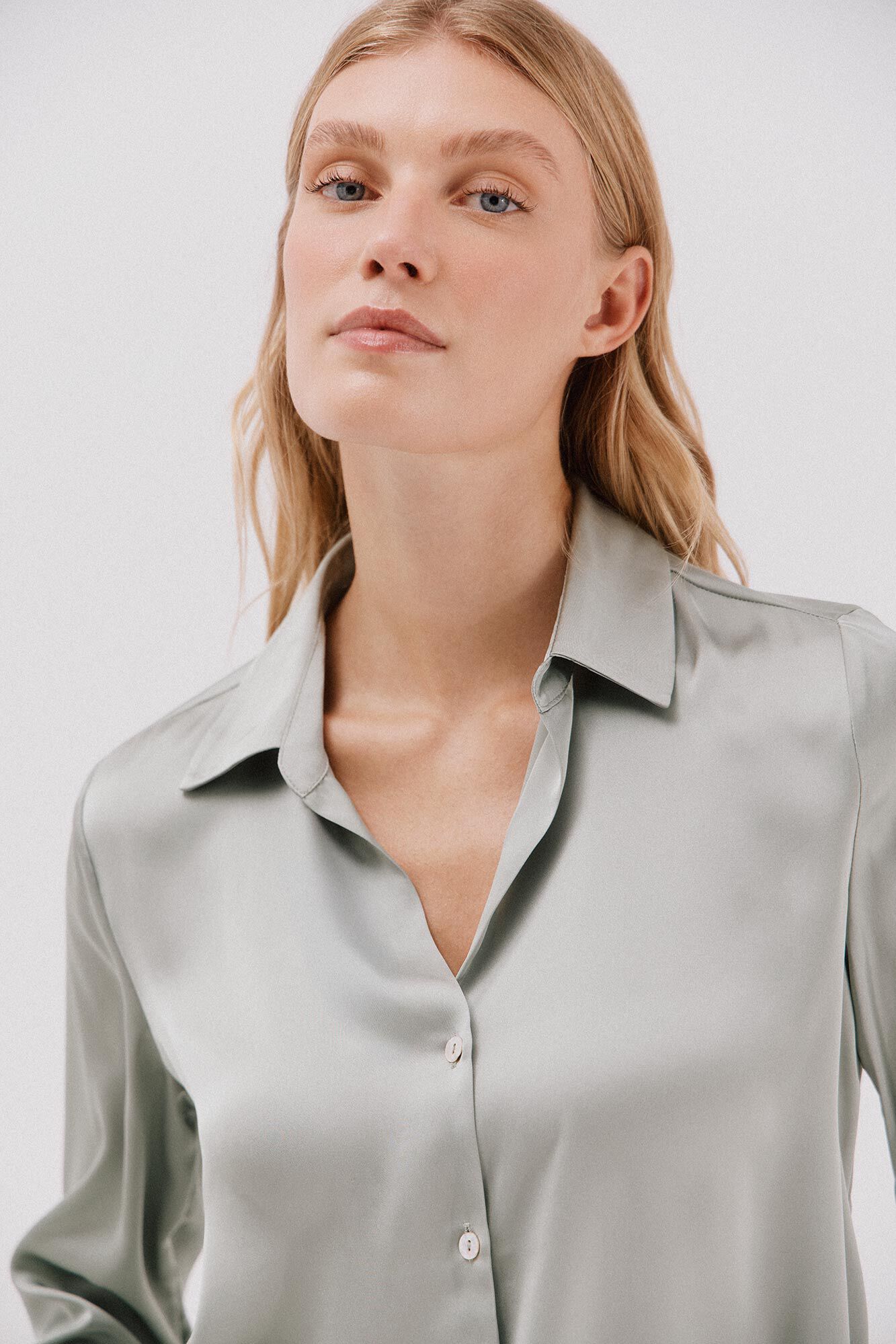 Cortefiel Camisa acetinada Verde