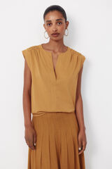 Cortefiel Camiseta canes&uacute; espalda bordado Dorado