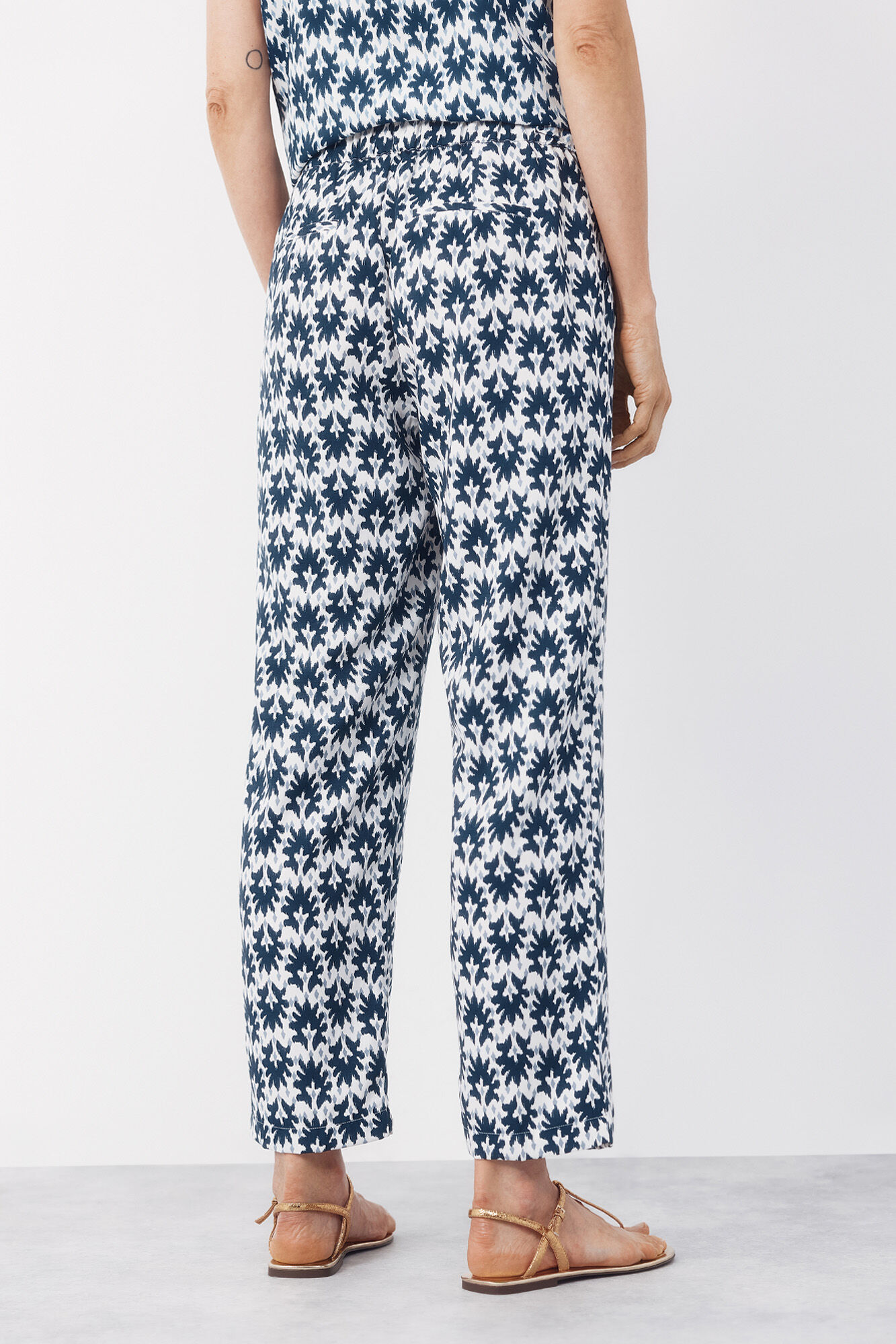 Cortefiel Flowing printed trousers Printed blue
