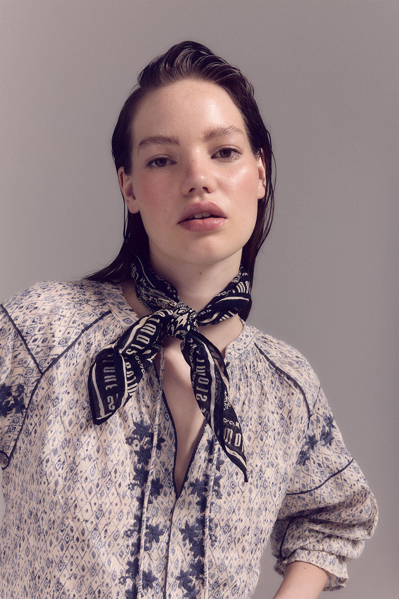 Slowlove Blusa bordada de manga comprida Impress&atilde;o