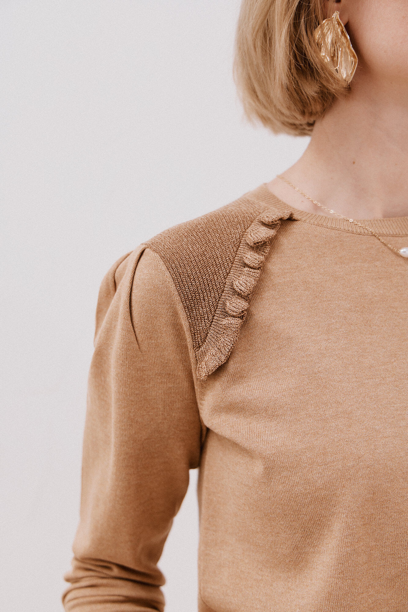 Cortefiel Jersey adorno volantes Beige