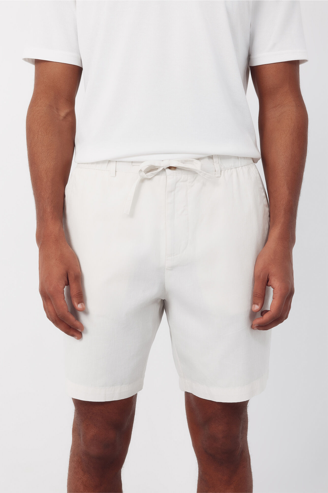 Cortefiel Bermudas com el&aacute;stico e cadar&ccedil;os comuns.