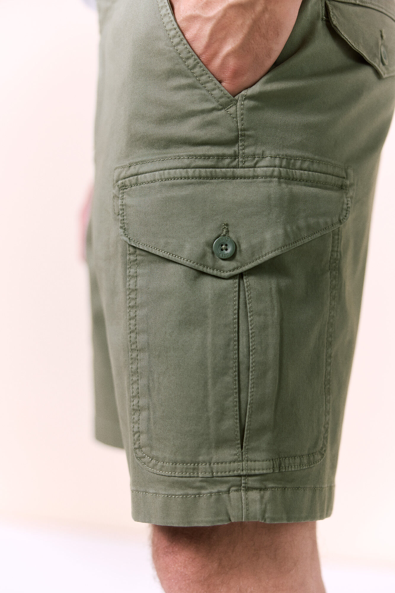 OOTO Regular fit cargo Bermuda shorts Kaki