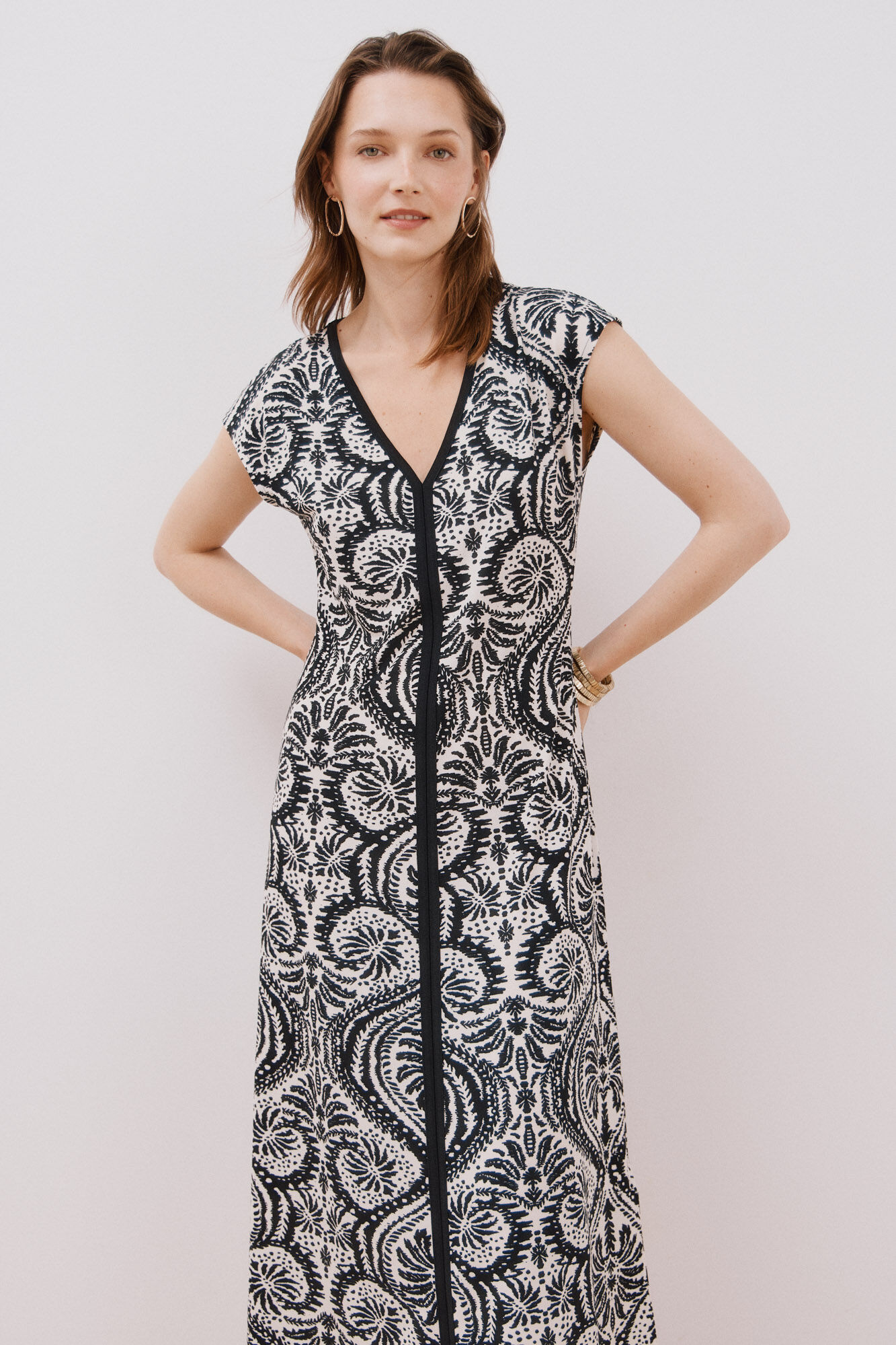 Cortefiel Contrast V neckline dress Printed white