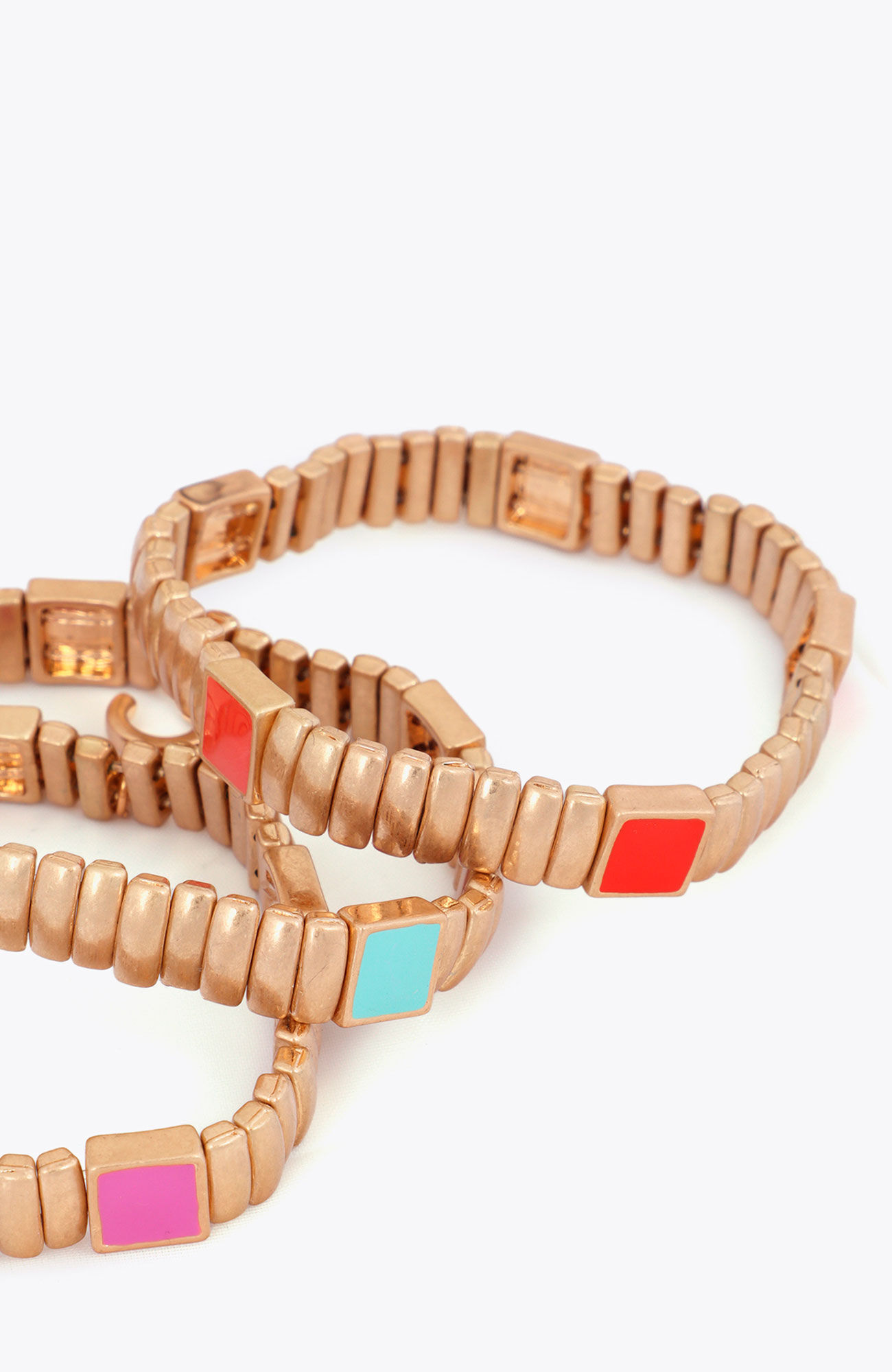 Lola Casademunt Conjunto de pulseiras el&aacute;sticas met&aacute;licas com detalhes de cor Dourado