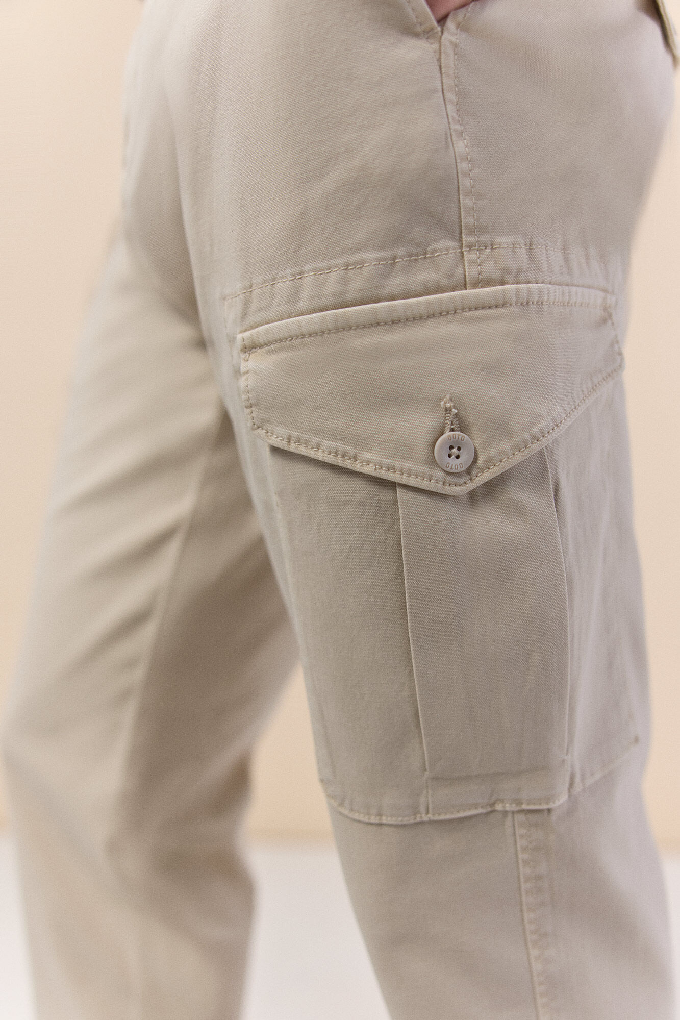 OOTO Pantal&oacute;n cargo slim Beige