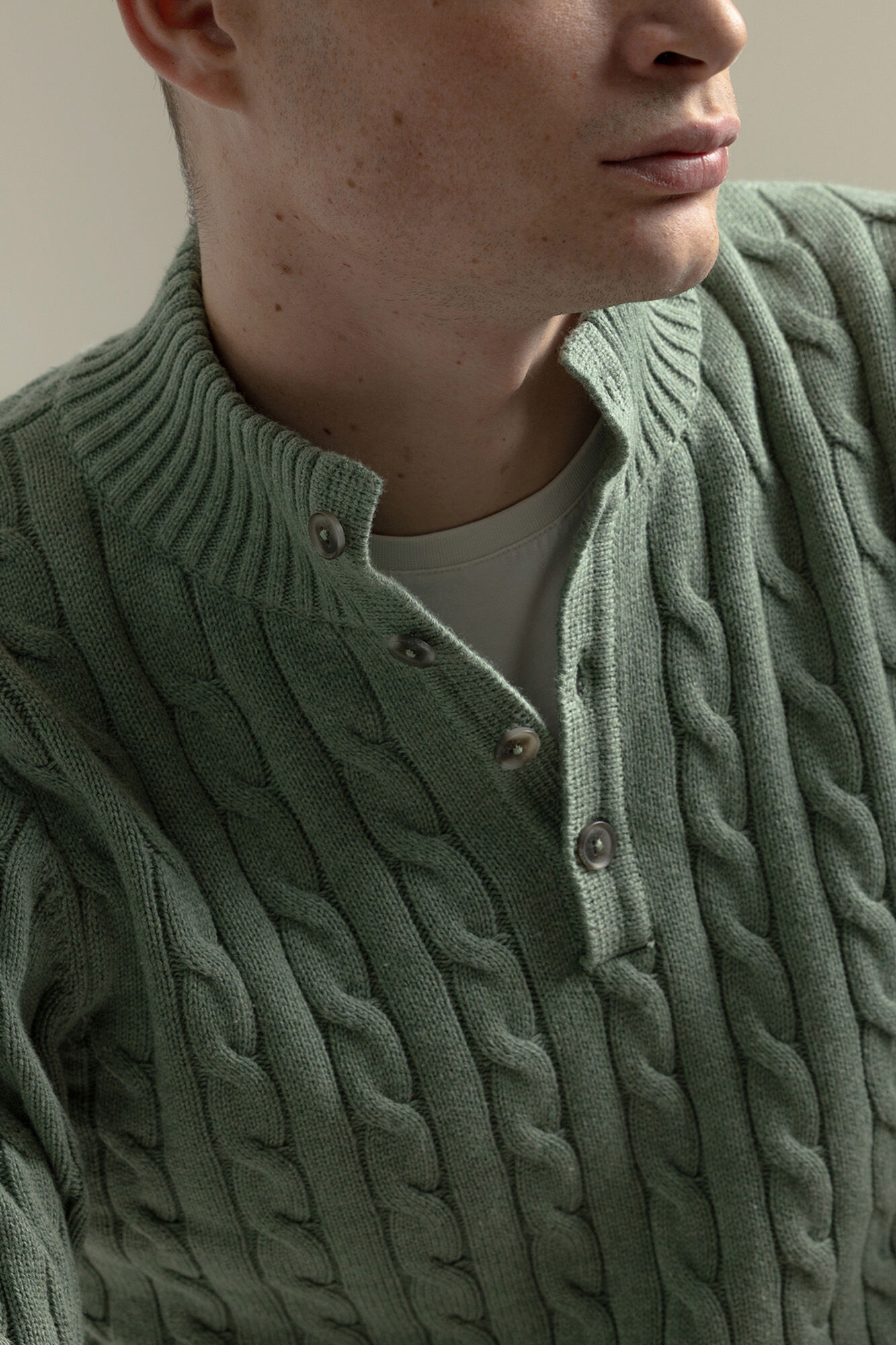 PuroEGO Su&eacute;ter de algod&atilde;o com bot&otilde;es e tric&ocirc; tran&ccedil;ado Verde