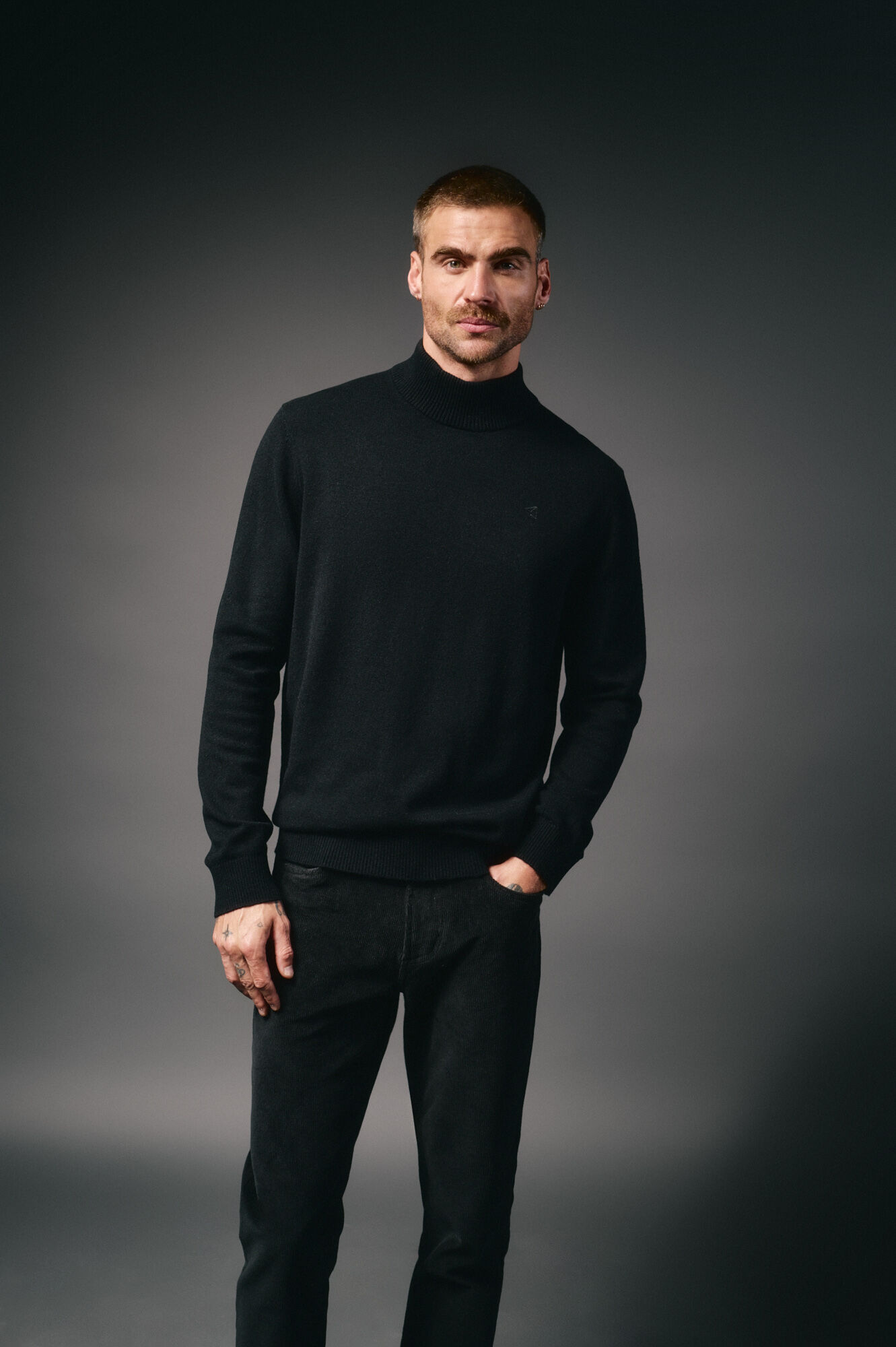 OOTO Cal&ccedil;a de pana 5 bolsos slim fit Preto