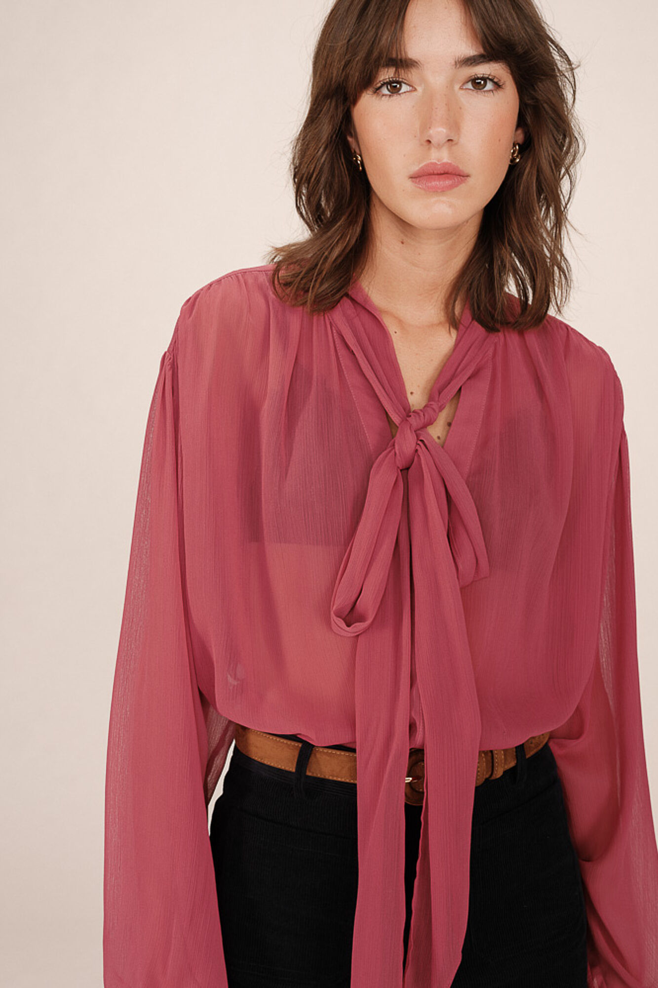 Grace & Mila Blusa esvoa&ccedil;ante com la&ccedil;ada Subiu