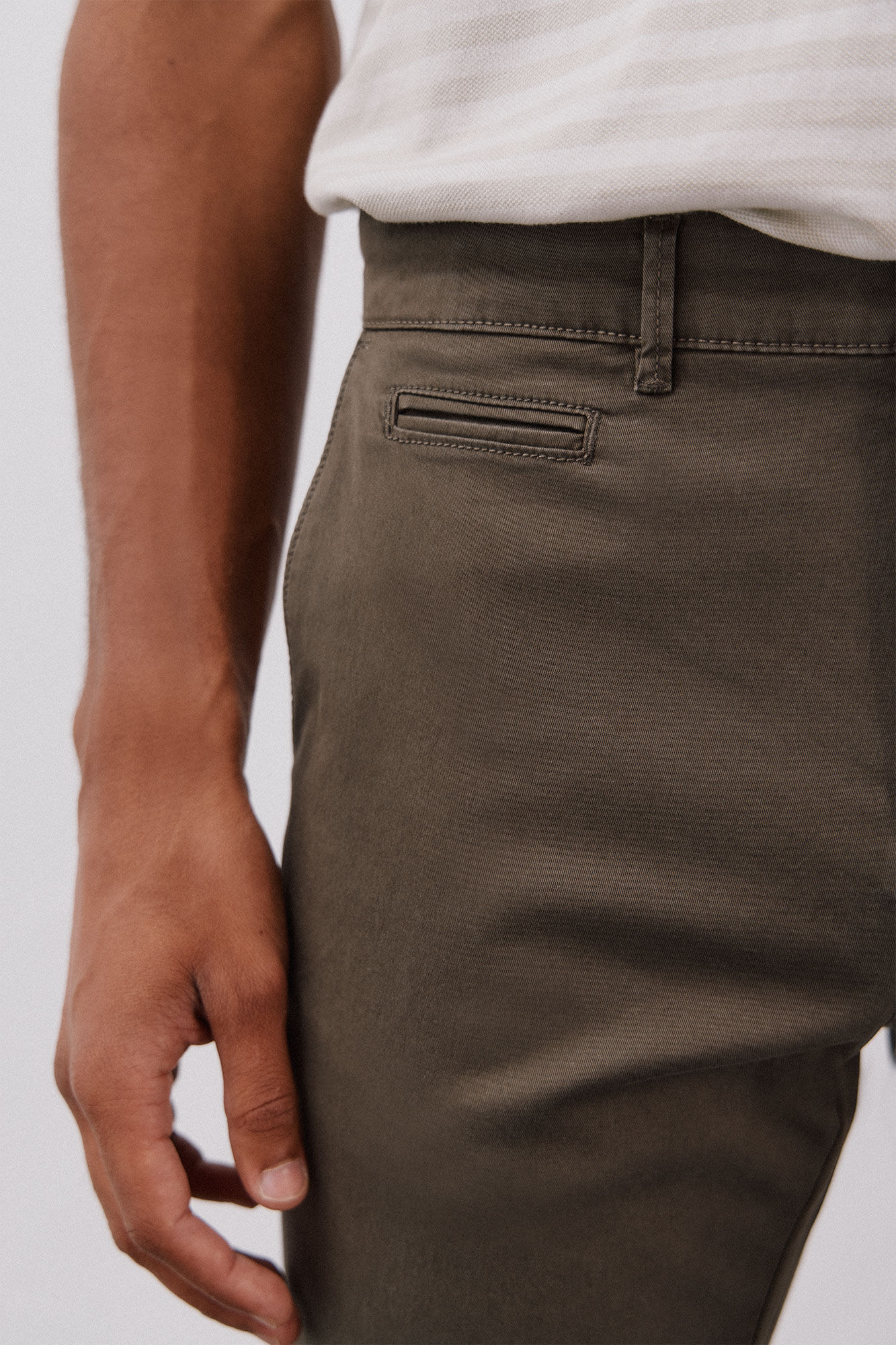 Cortefiel Slim fit lightweight chinos Kaki