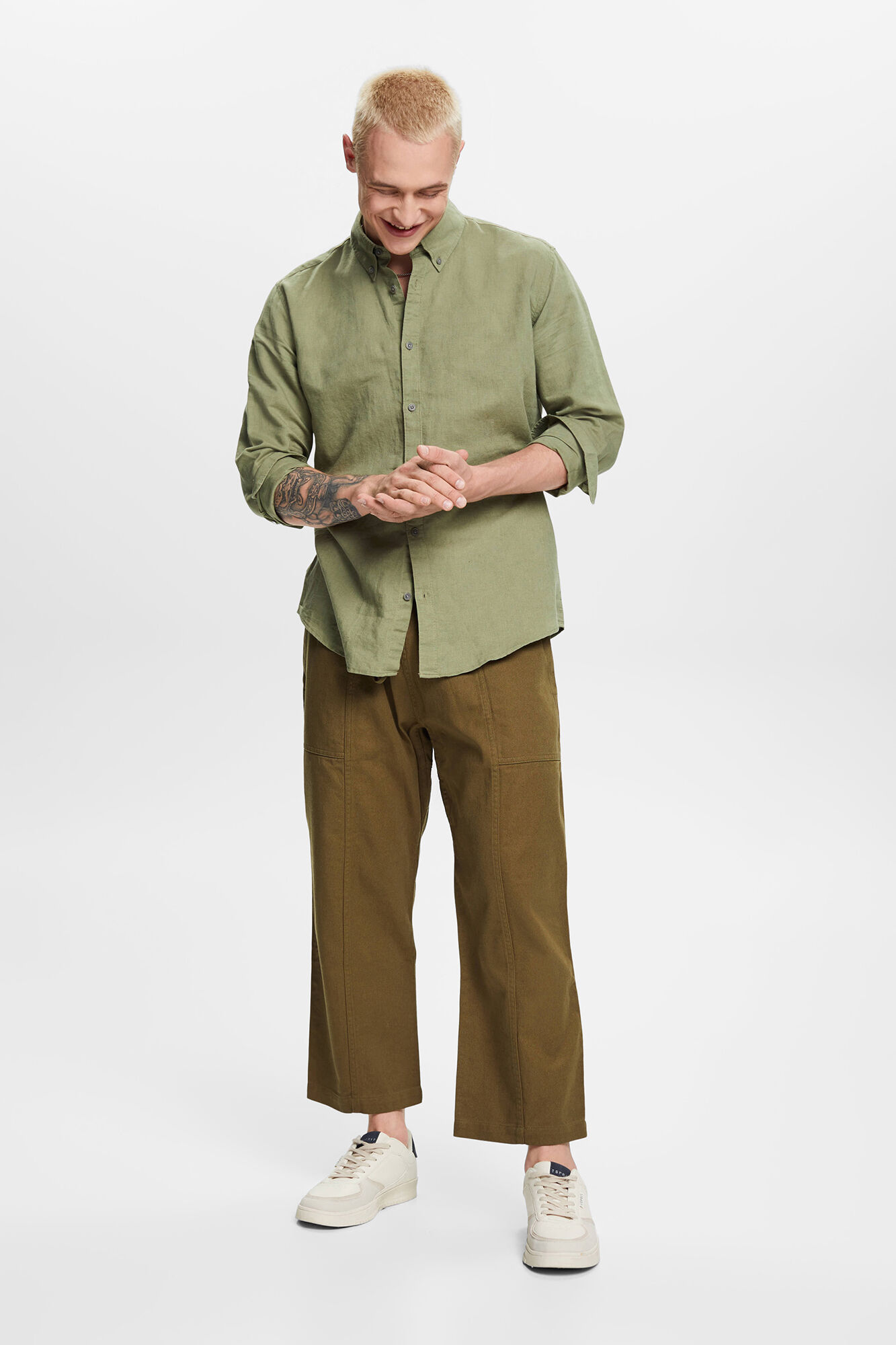 Esprit Camisa b&aacute;sica regular fit con lino Kaki