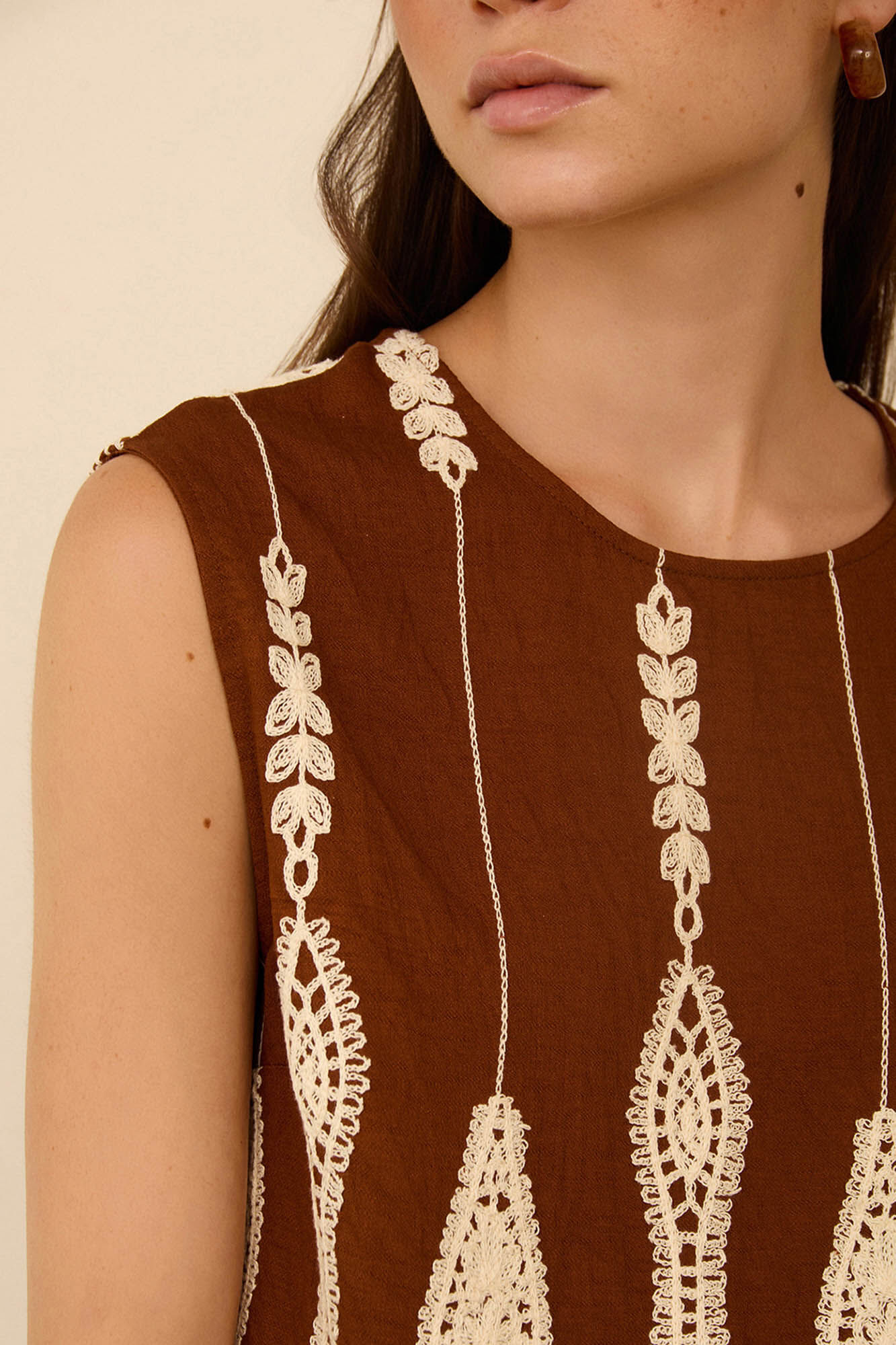 Meisie Top sem mangas bordado Castanho