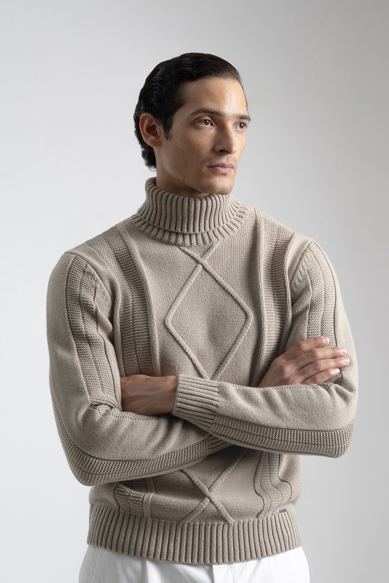 PuroEGO Su&eacute;ter Aran de gola alta Castanho