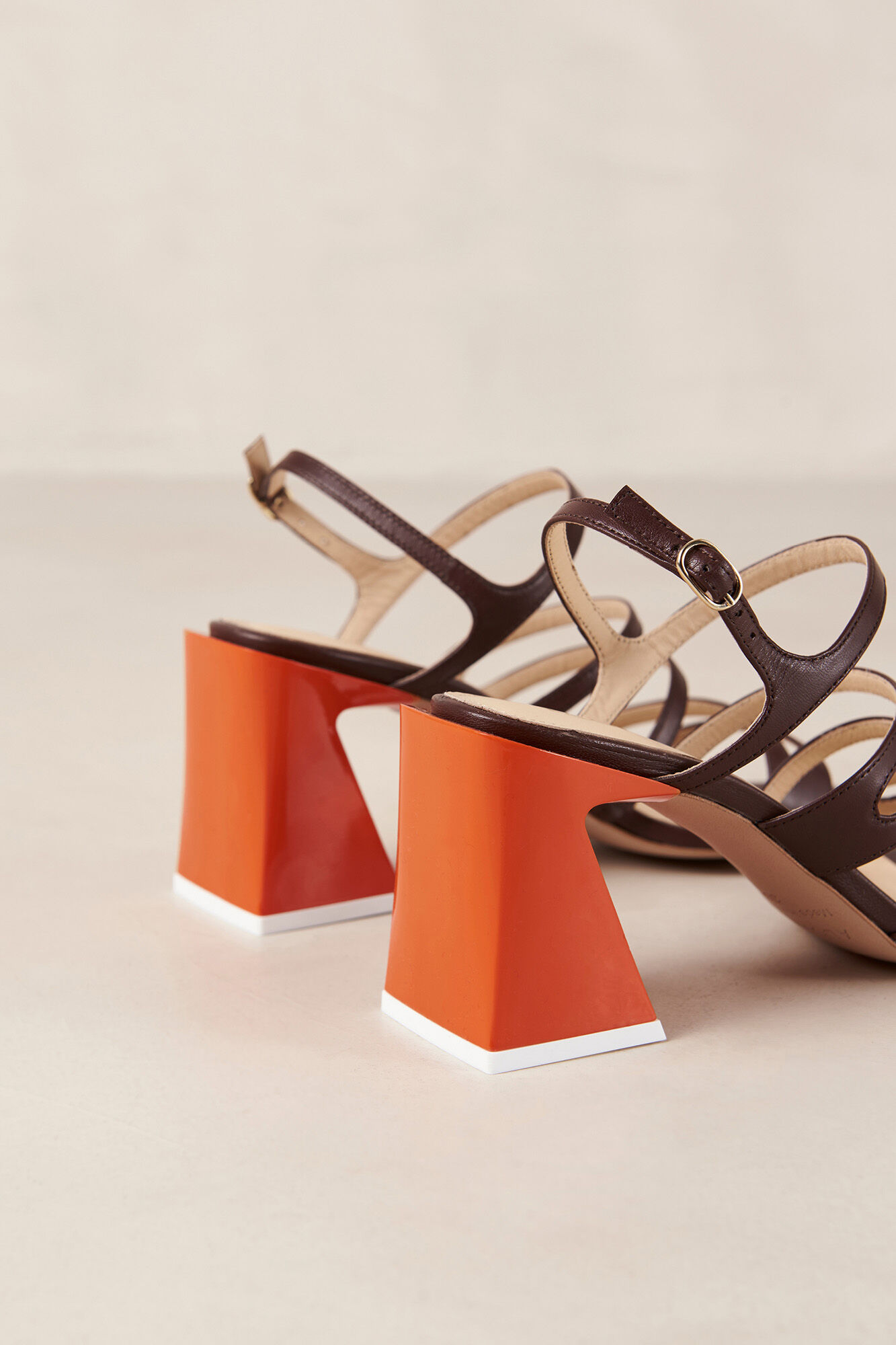 Alohas Sand&aacute;lias de pele castanhas Aubrey Castanho