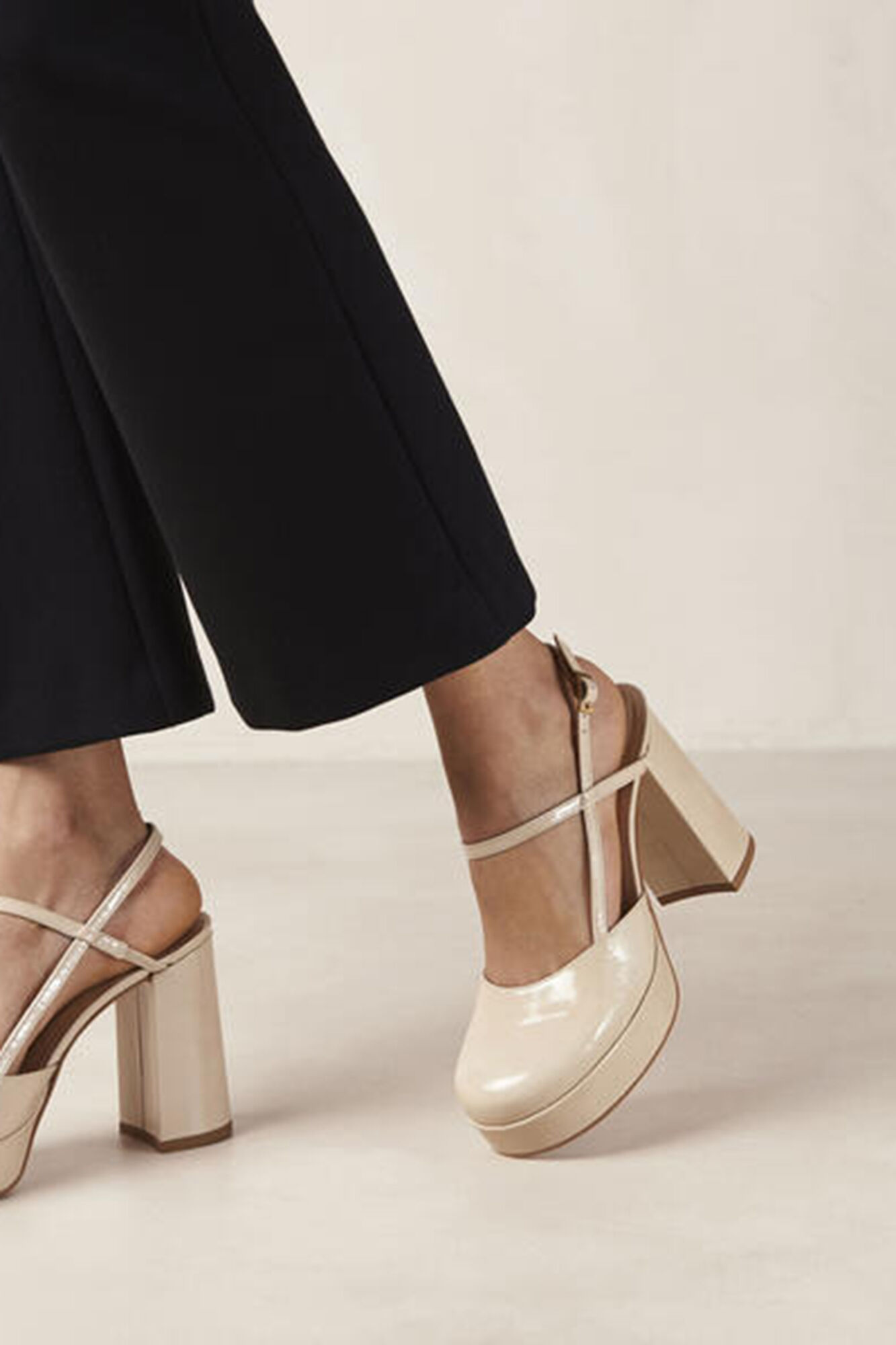 Alohas Zapatos de sal&oacute;n Louella Onix en piel color crema Beige