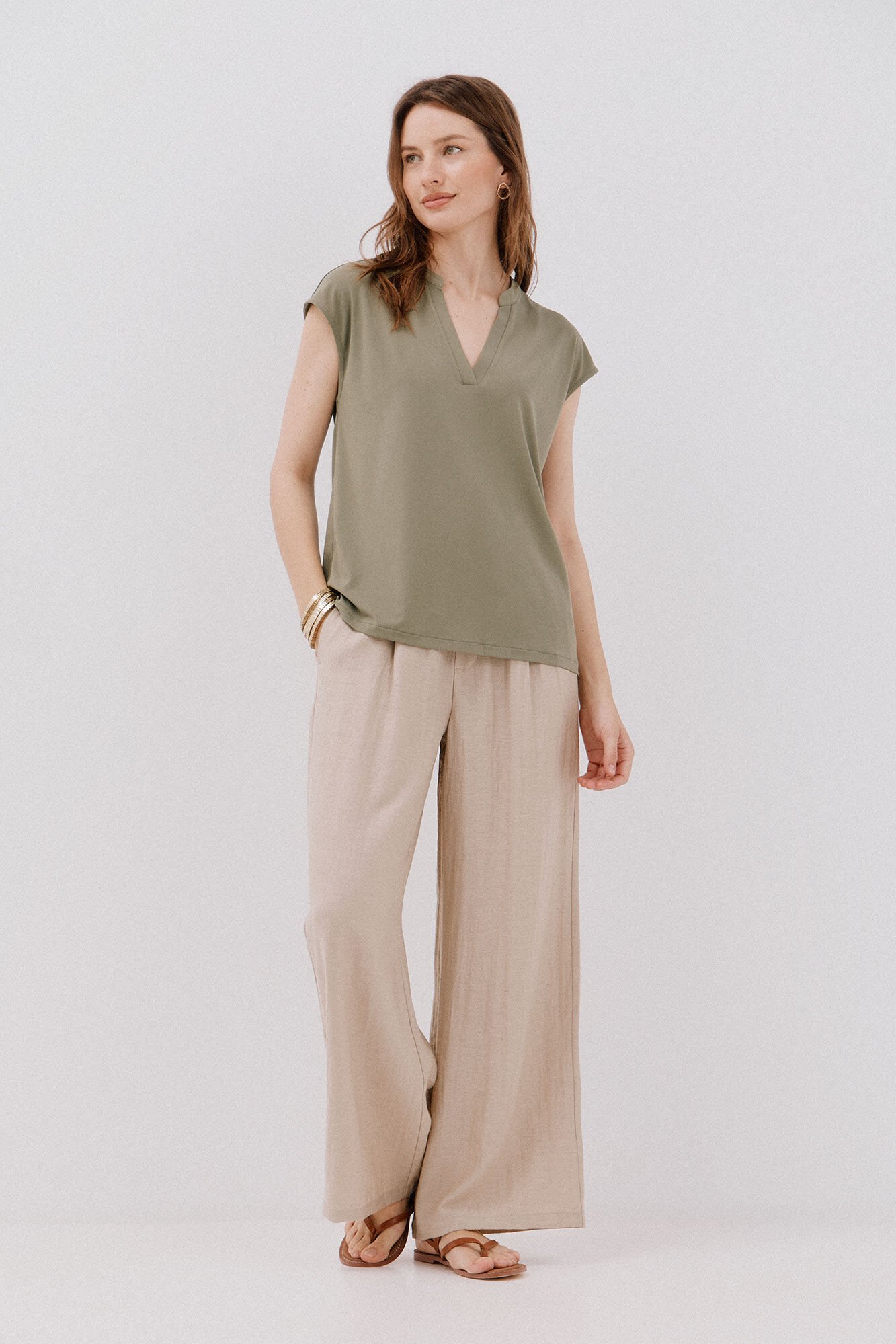 Cortefiel Camiseta b&aacute;sica com gola mao negada Verde