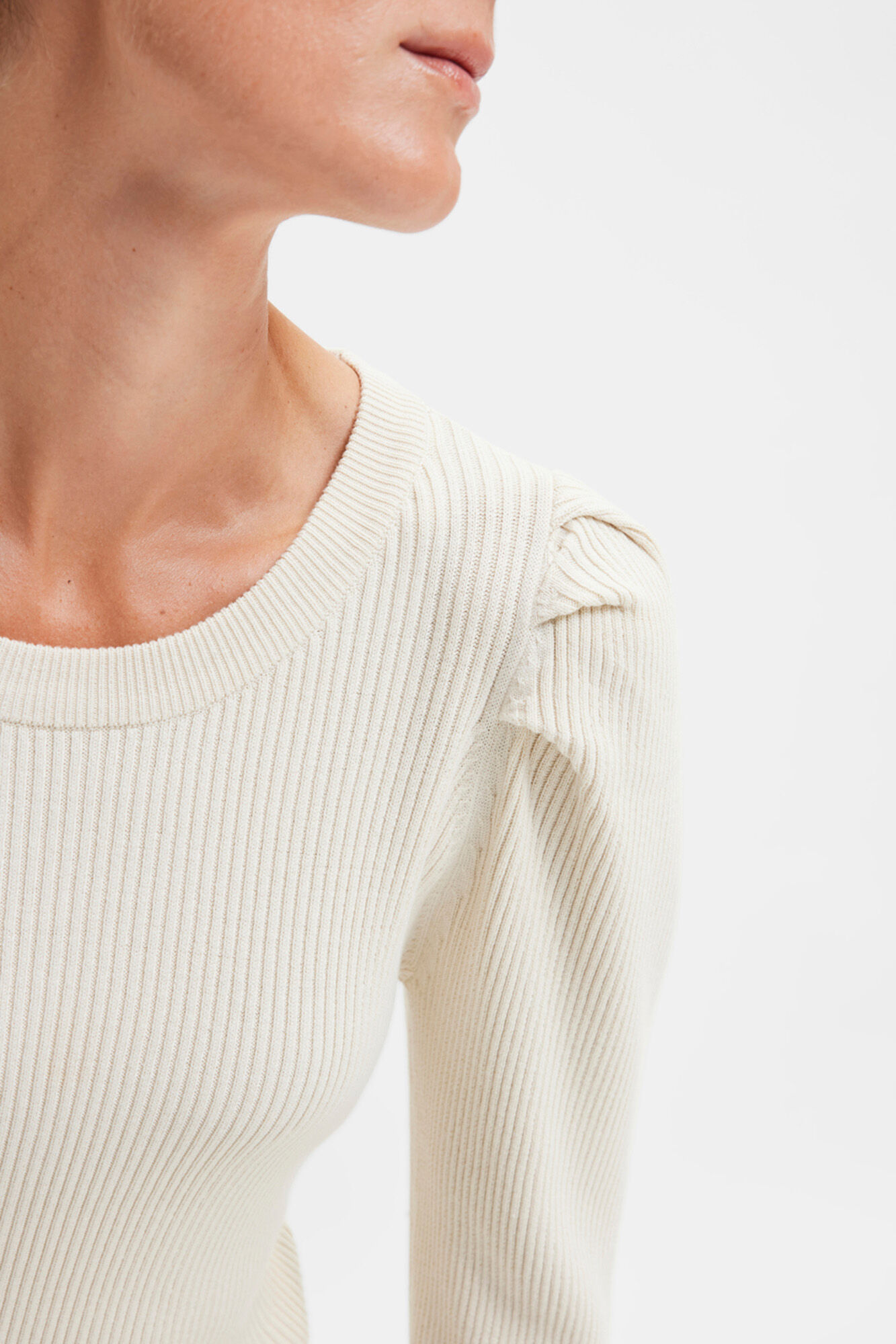 Selected Femme Jersey rib con mangas abullonadas confeccionado con Lenzing ECOVERO Gris