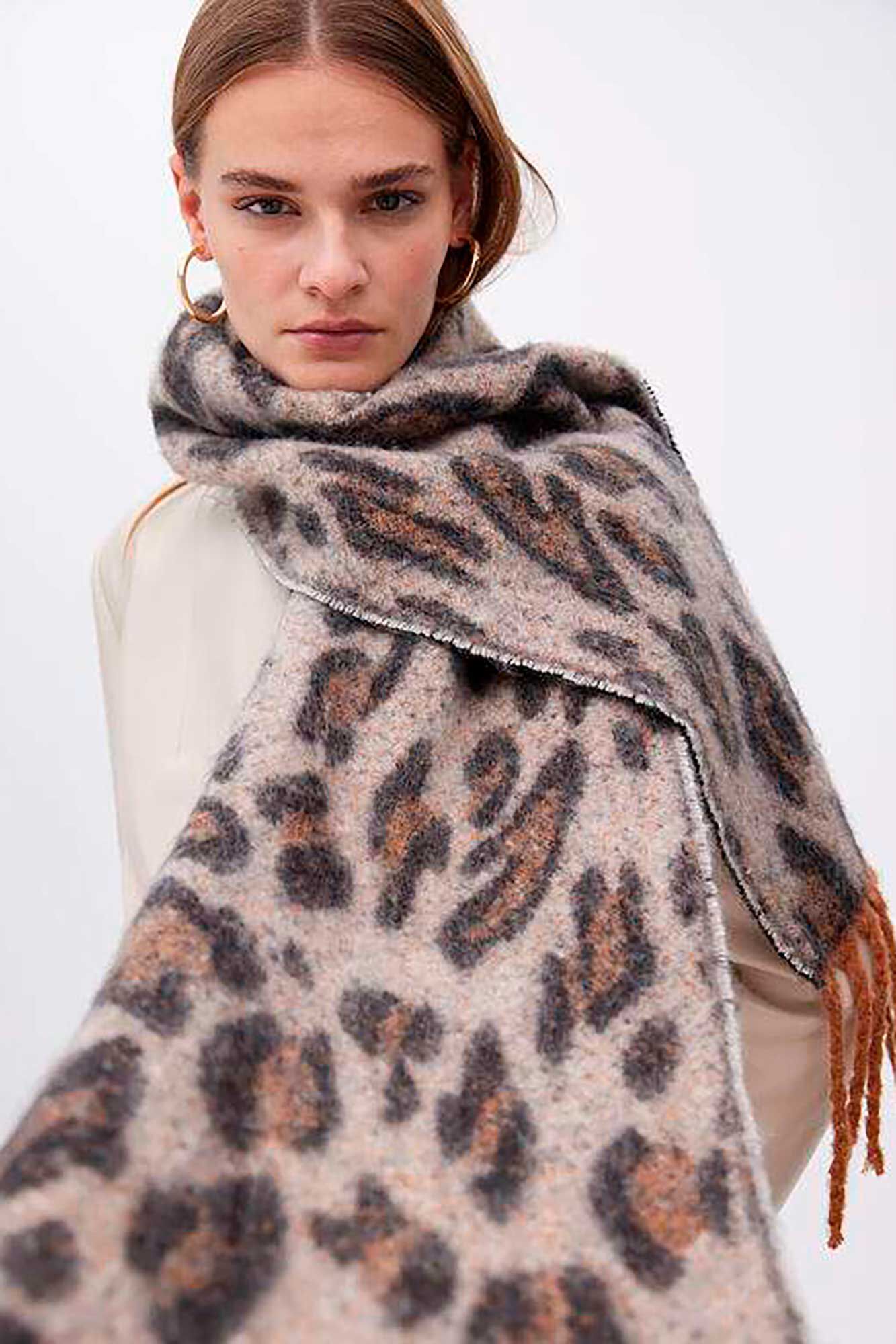 Lola Casademunt Bufanda animal print