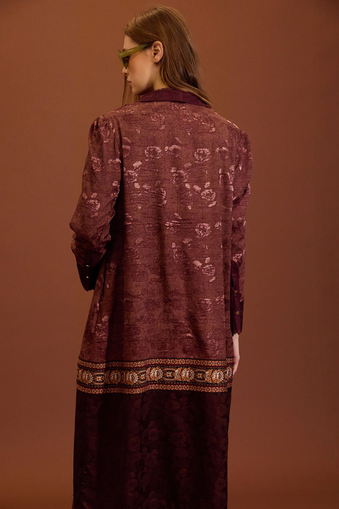 Meisie Caft&aacute;n en jacquard satinado