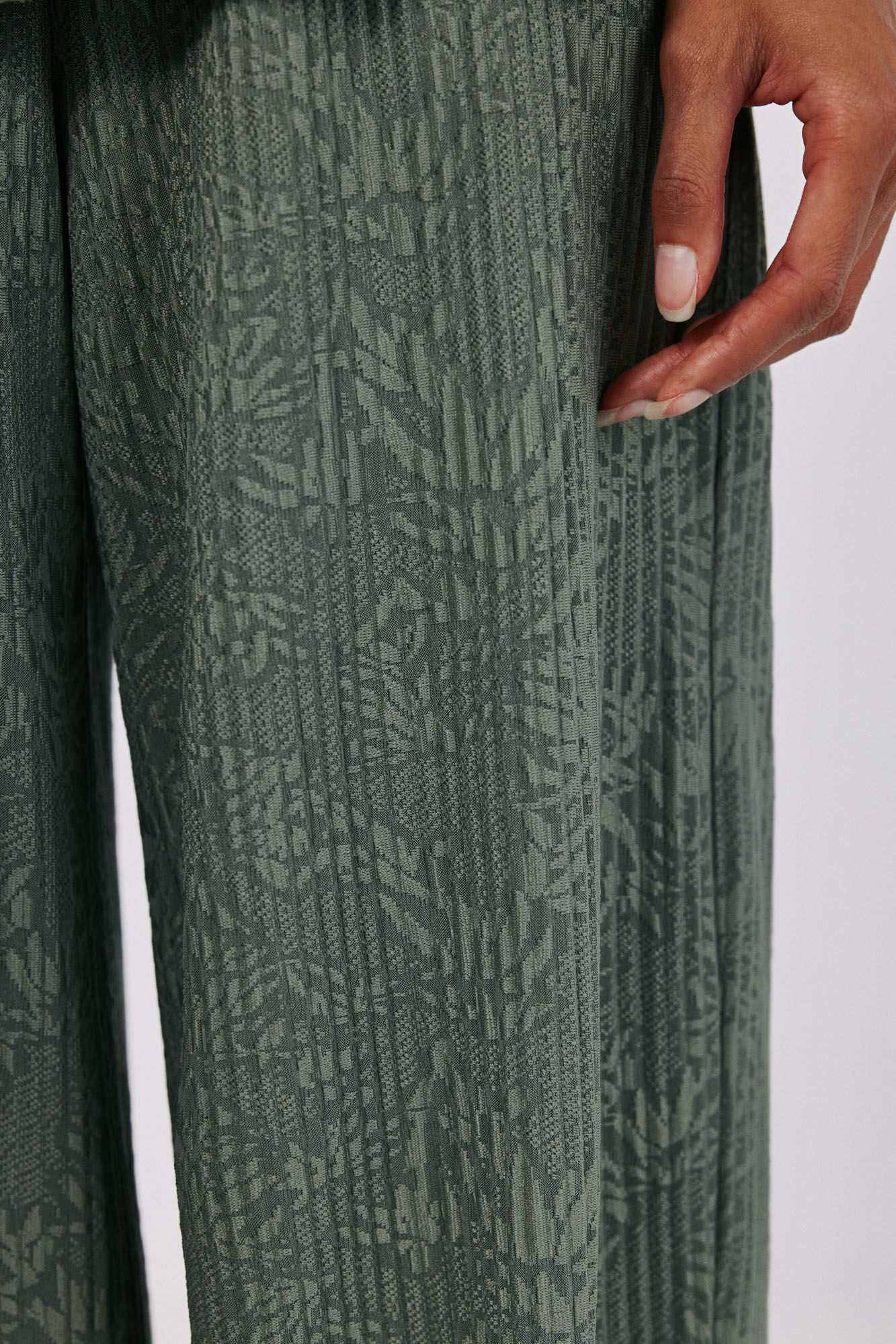 Cortefiel Satin-finish leggings Kaki