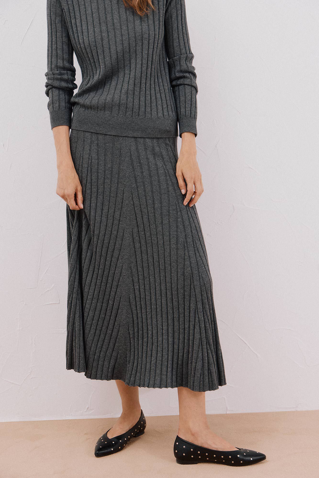 Cortefiel Flared jersey-knit skirt Grey