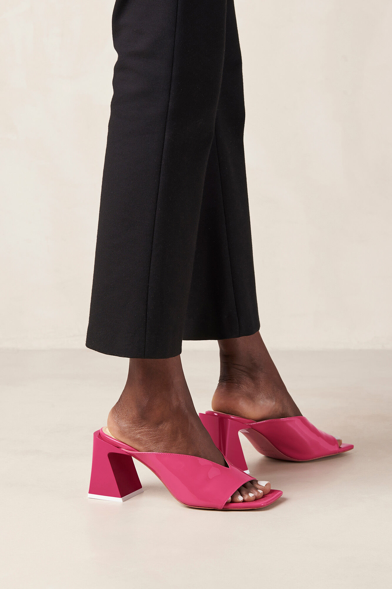 Alohas Sand&aacute;lias de pele rosa Tasha Subiu