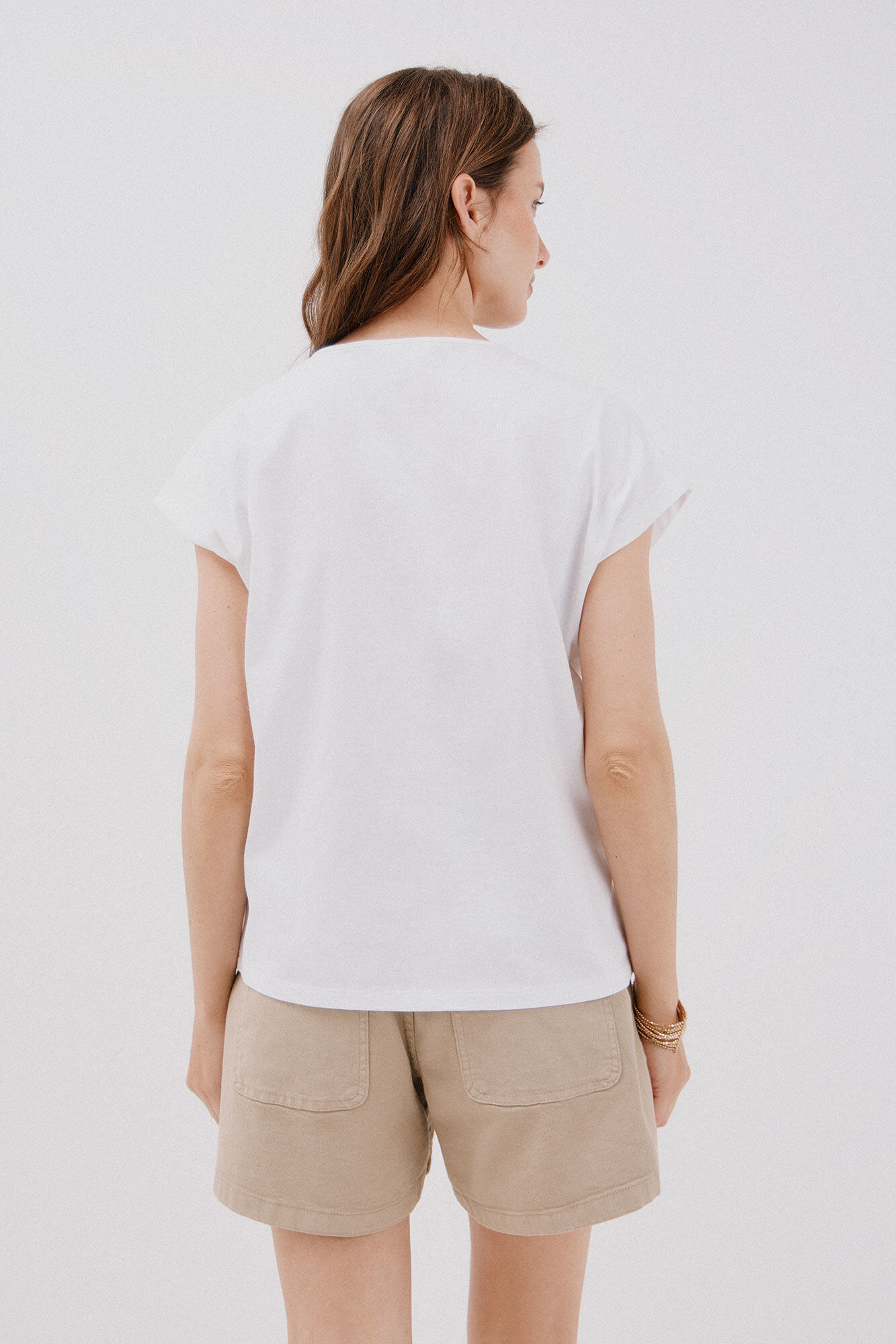 Cortefiel Camiseta tran&ccedil;ada com gola em bico Branco