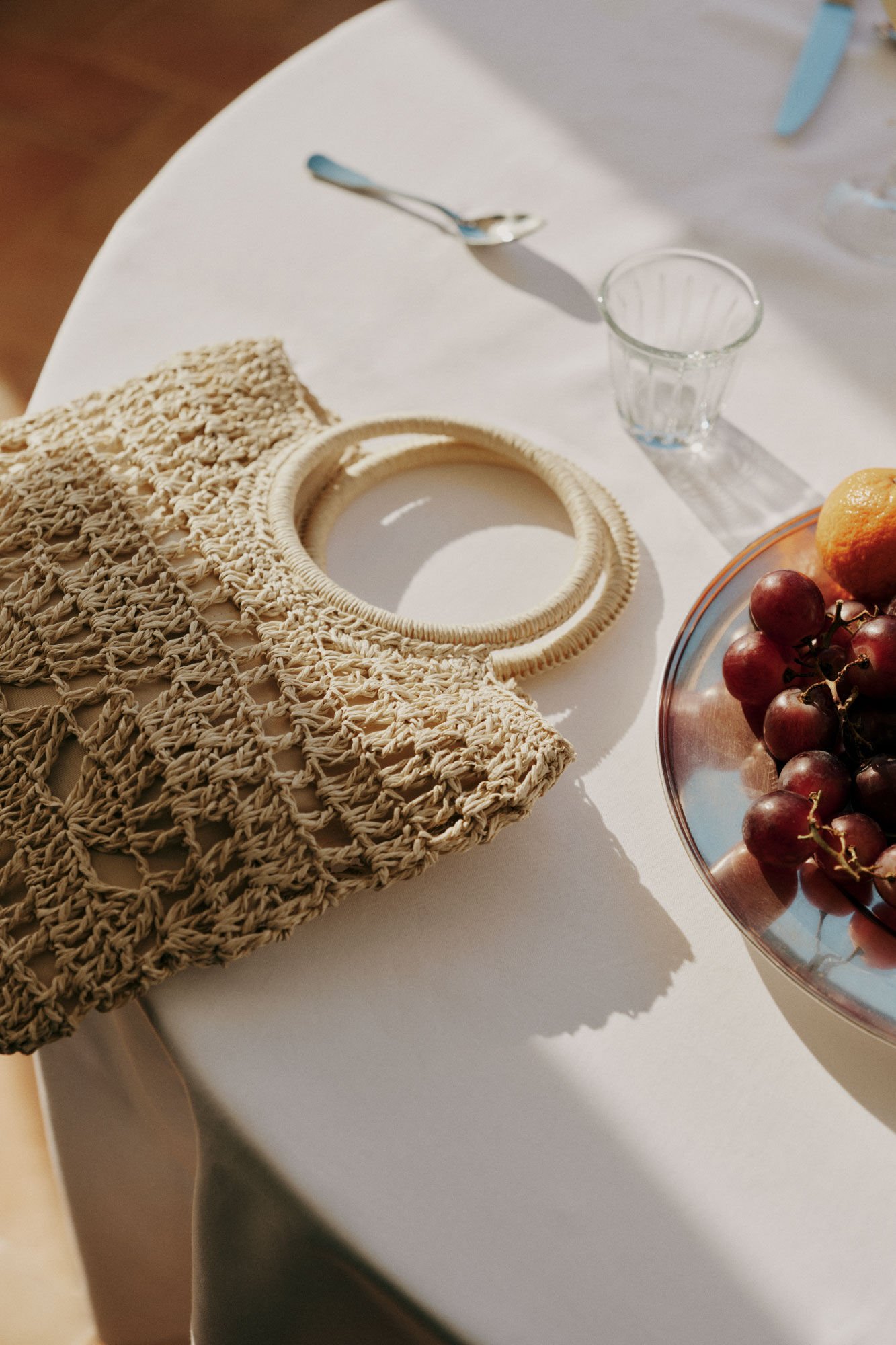 Cortefiel Pouch rafia trenzada