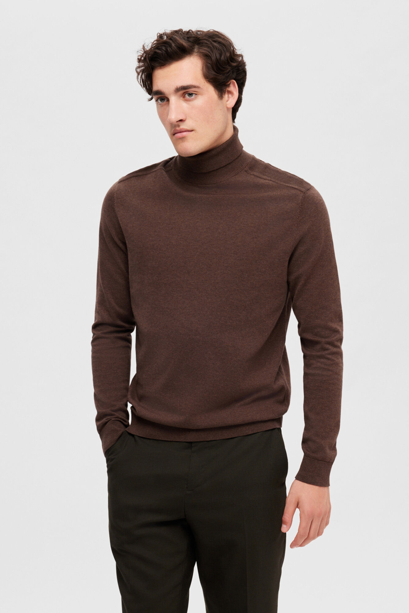 Selected Jersey cuello vuelto 100% algod&oacute;n Marr&oacute;n