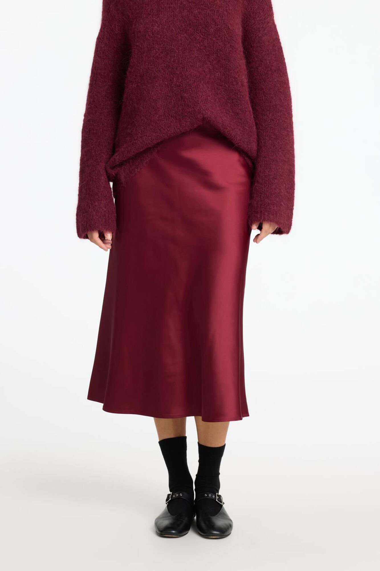 Selected Saia midi fluida confecionada com materiais reciclados. Granada