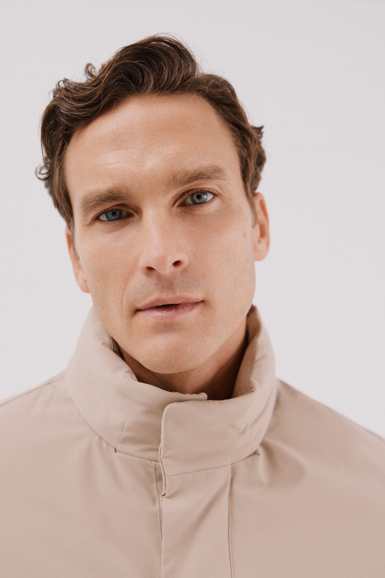 Cortefiel Parka t&eacute;cnica vistas desmontables Beige