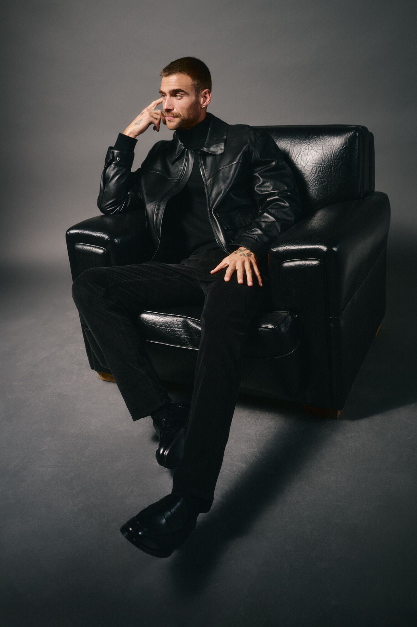 OOTO Blus&atilde;o pele gola camiseira Preto