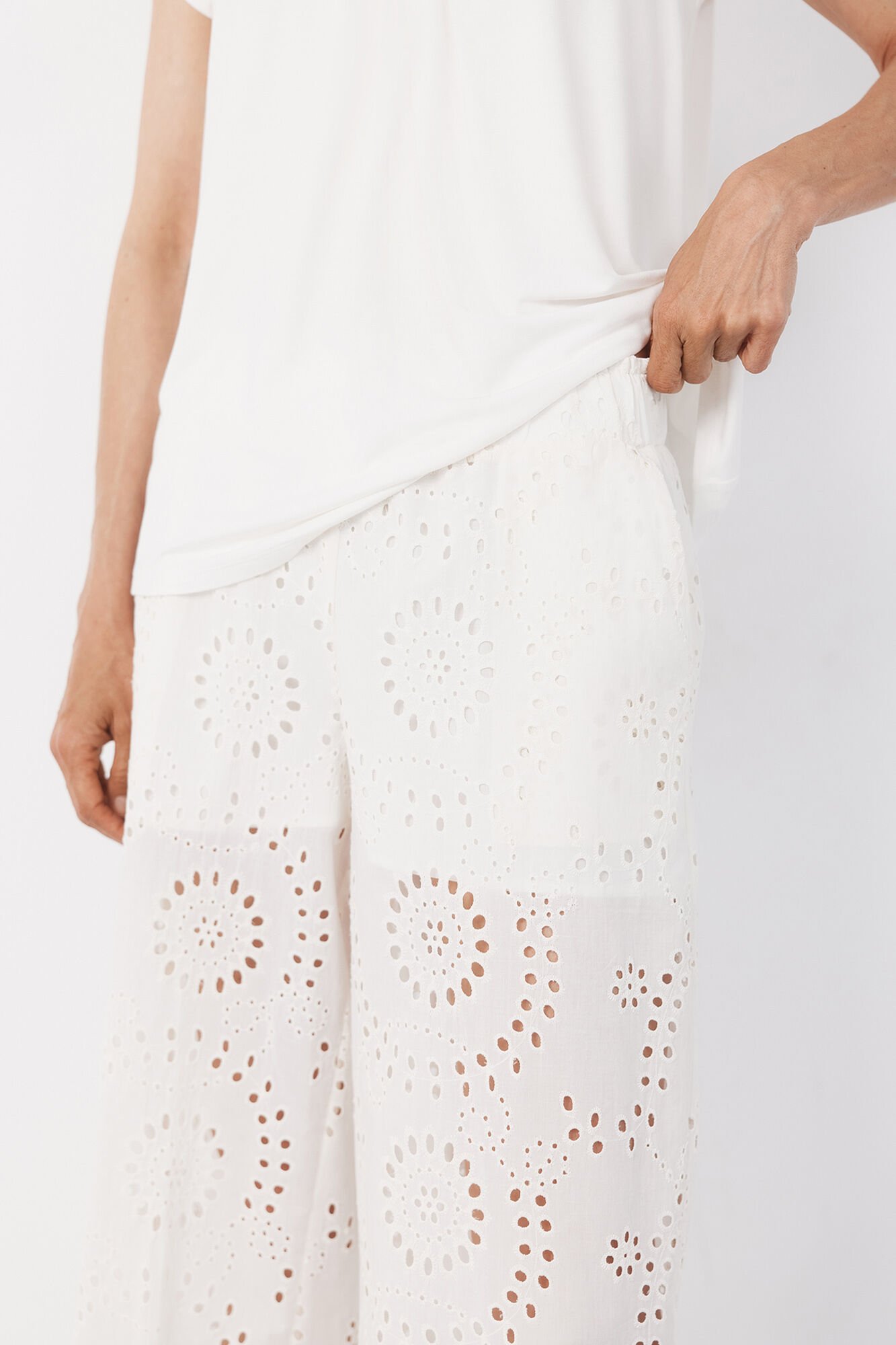 Cortefiel Embroidered women's trousers Multicolour