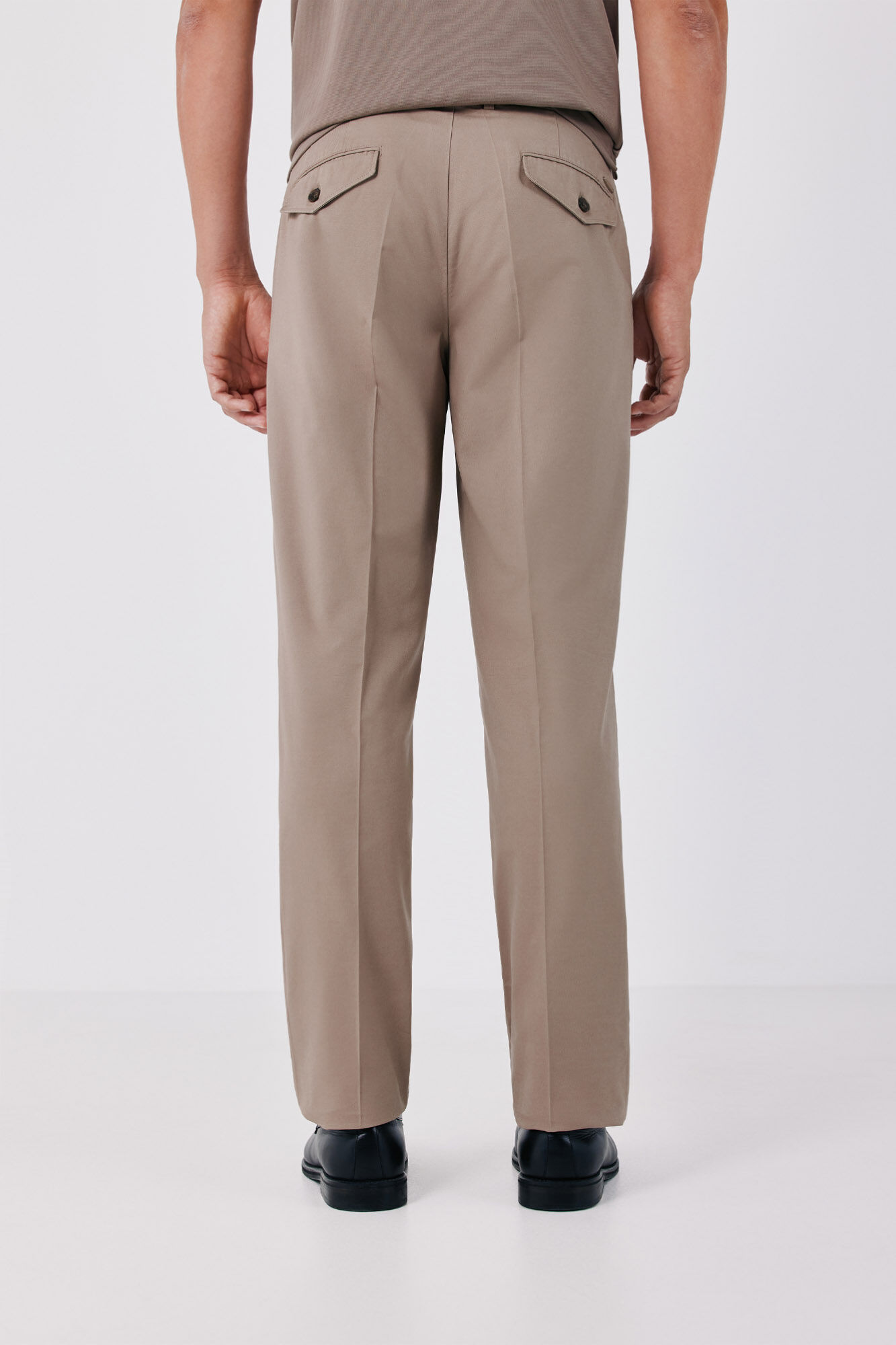 Cortefiel Chinos with comfort pleats regular Brown