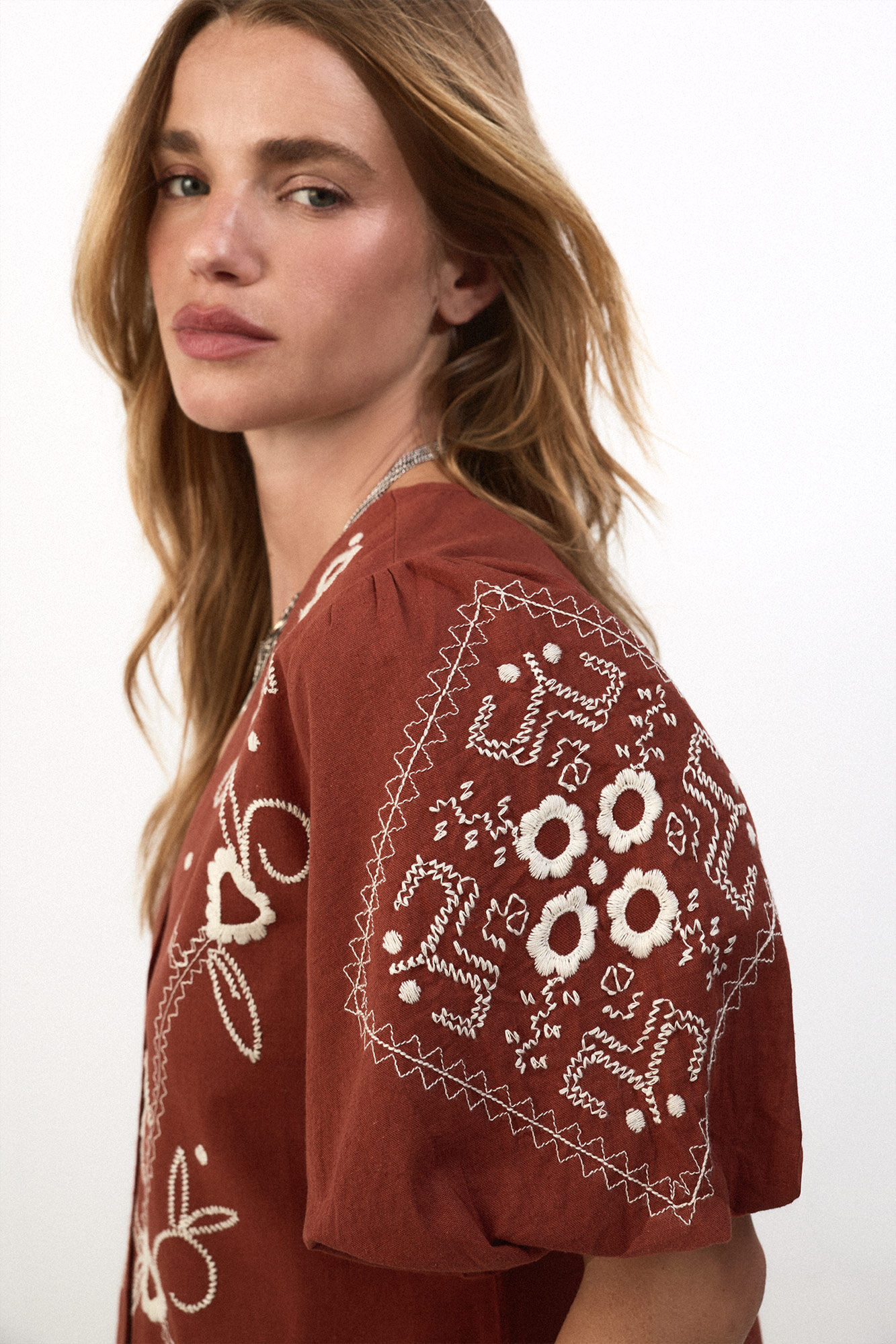 Slowlove Blusa bordado manga farol Brown