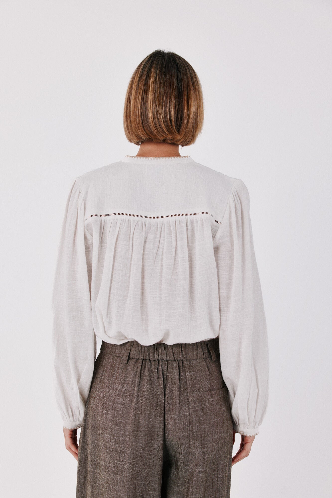 Cortefiel Blusa com bordado de contraste Ecru