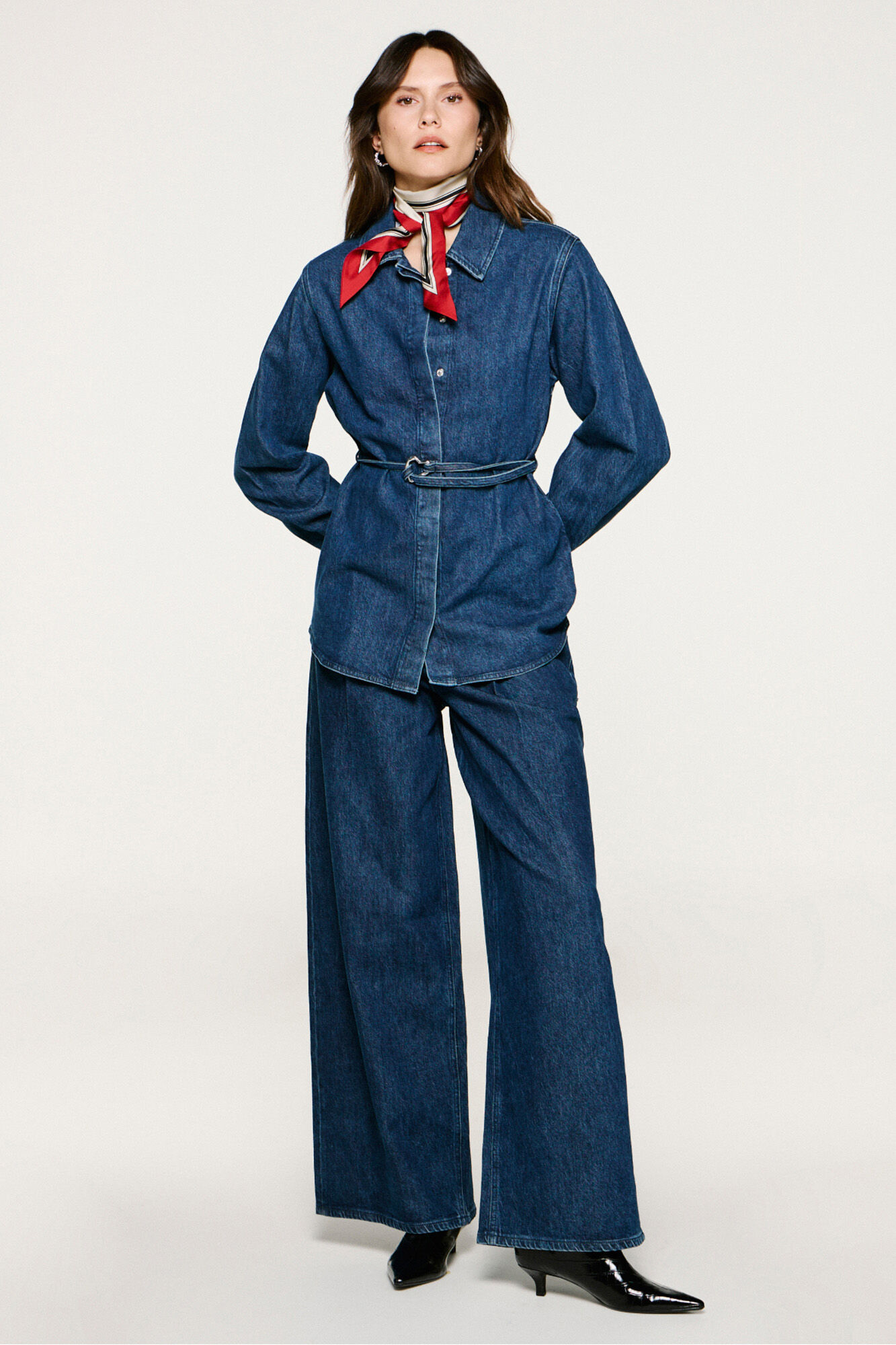 Selected Cal&ccedil;a plissado de algod&atilde;o org&acirc;nico.