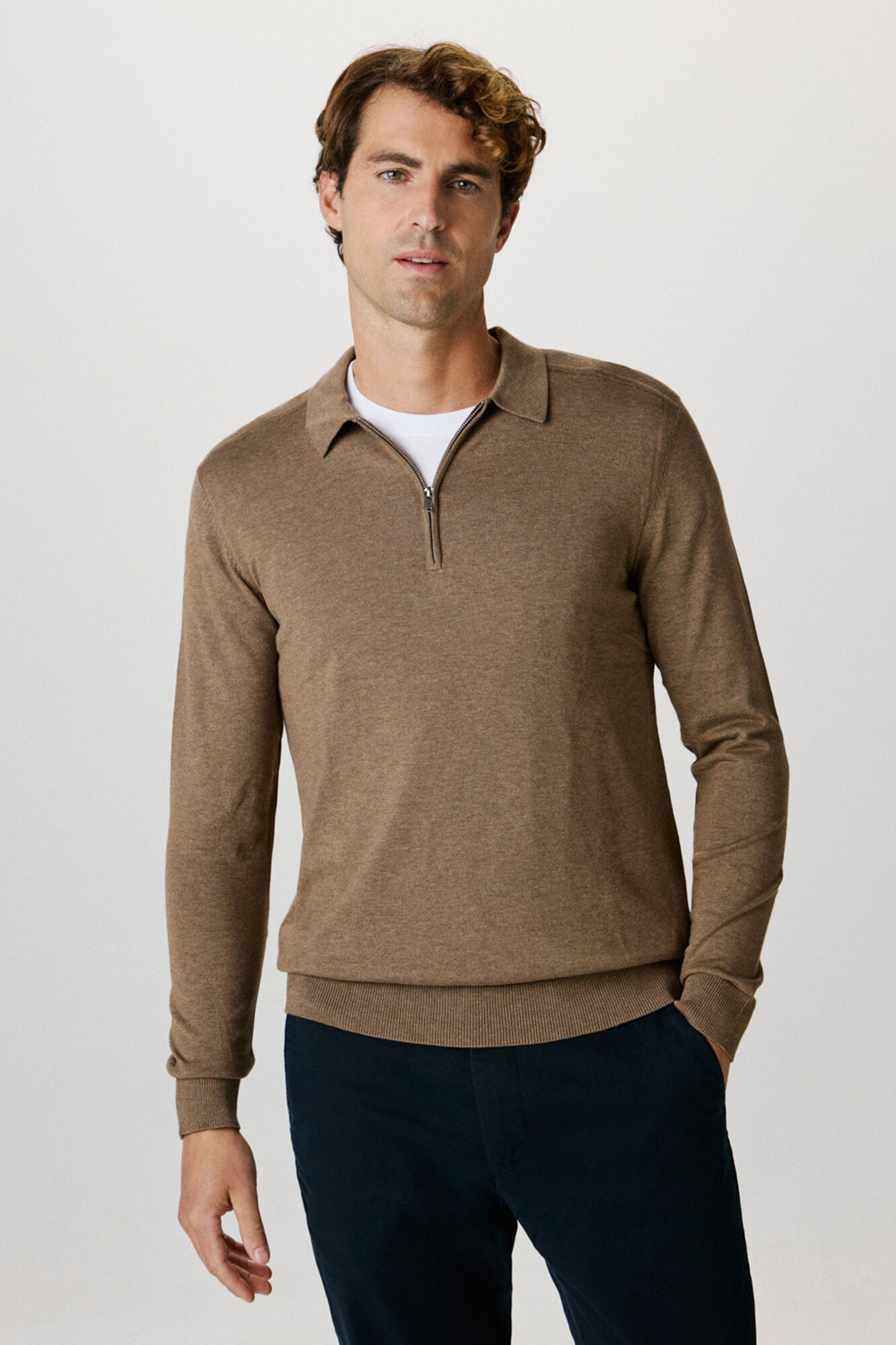 Selected Camisola polo 100% algod&atilde;o com meia fecho-&eacute;clair . Castanho