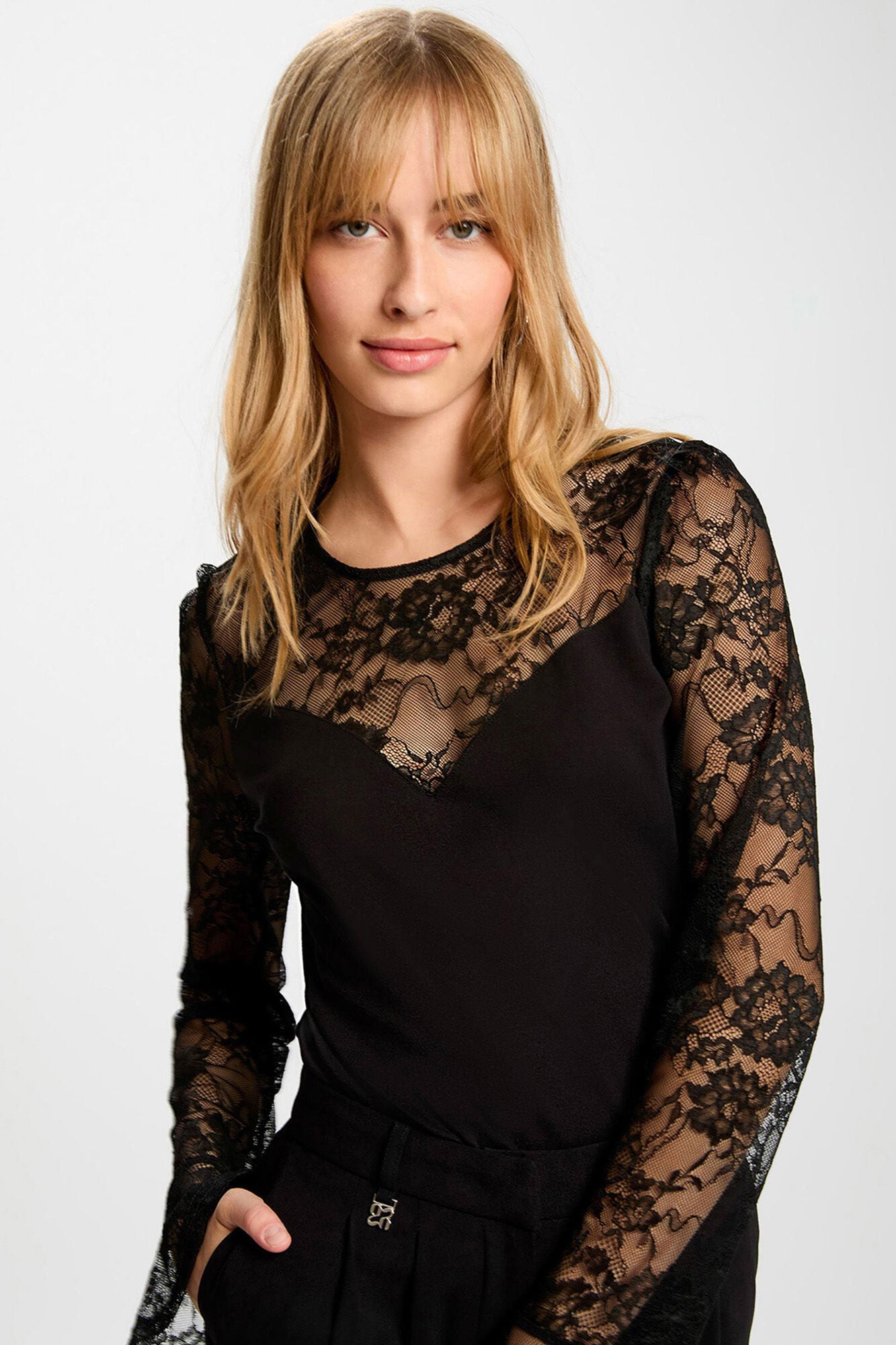 Morgan T-shirt cintada de renda