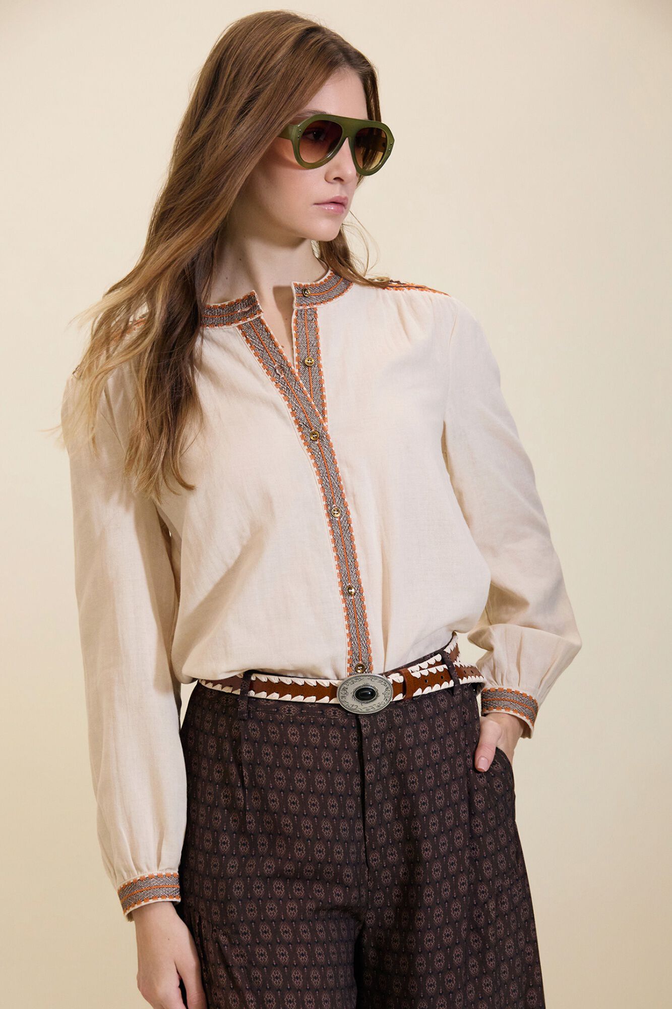 Meisie Blusa com detalhes bordados Tostado