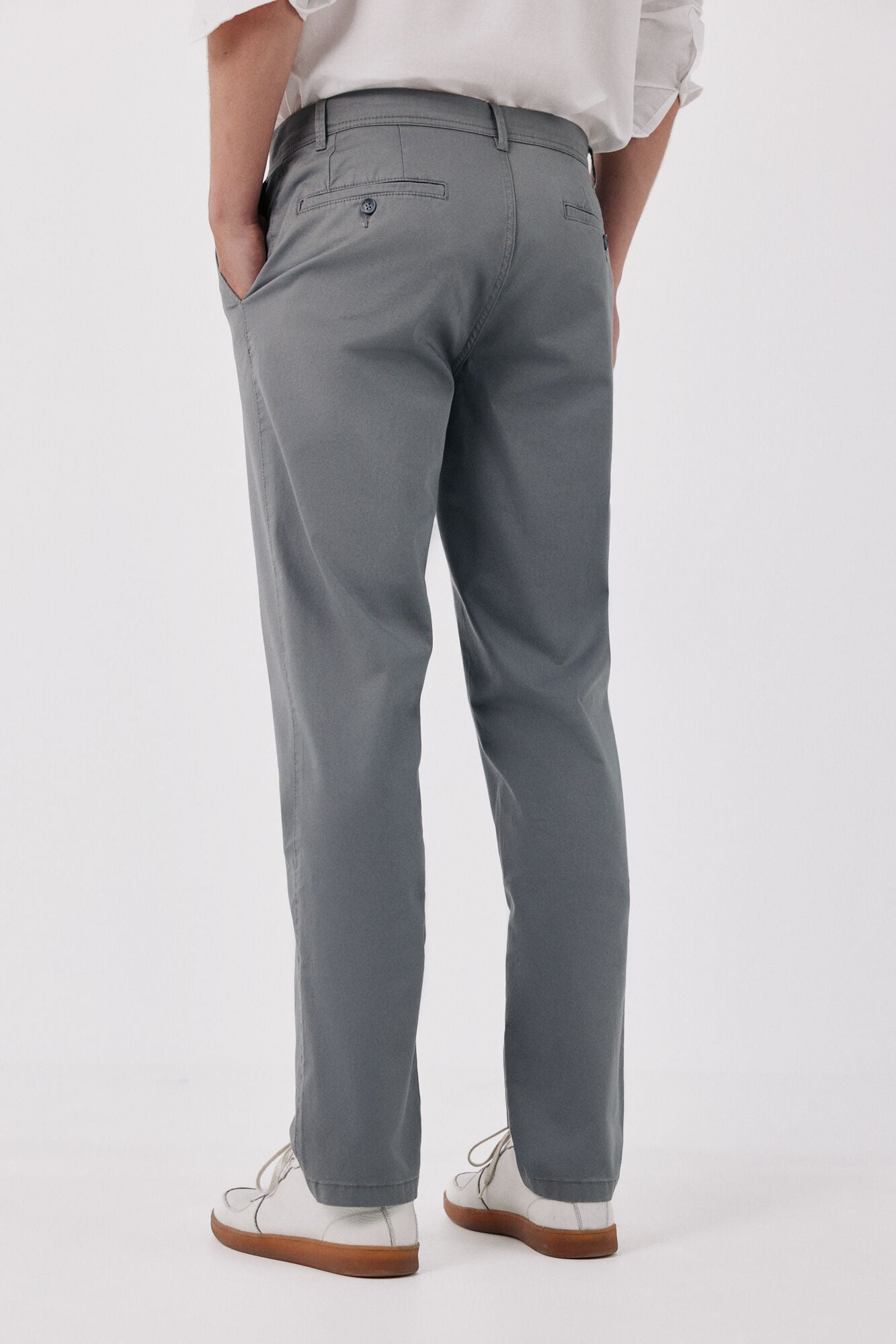 Cortefiel Cal&ccedil;as chino b&aacute;sicas leves regular Cinzento