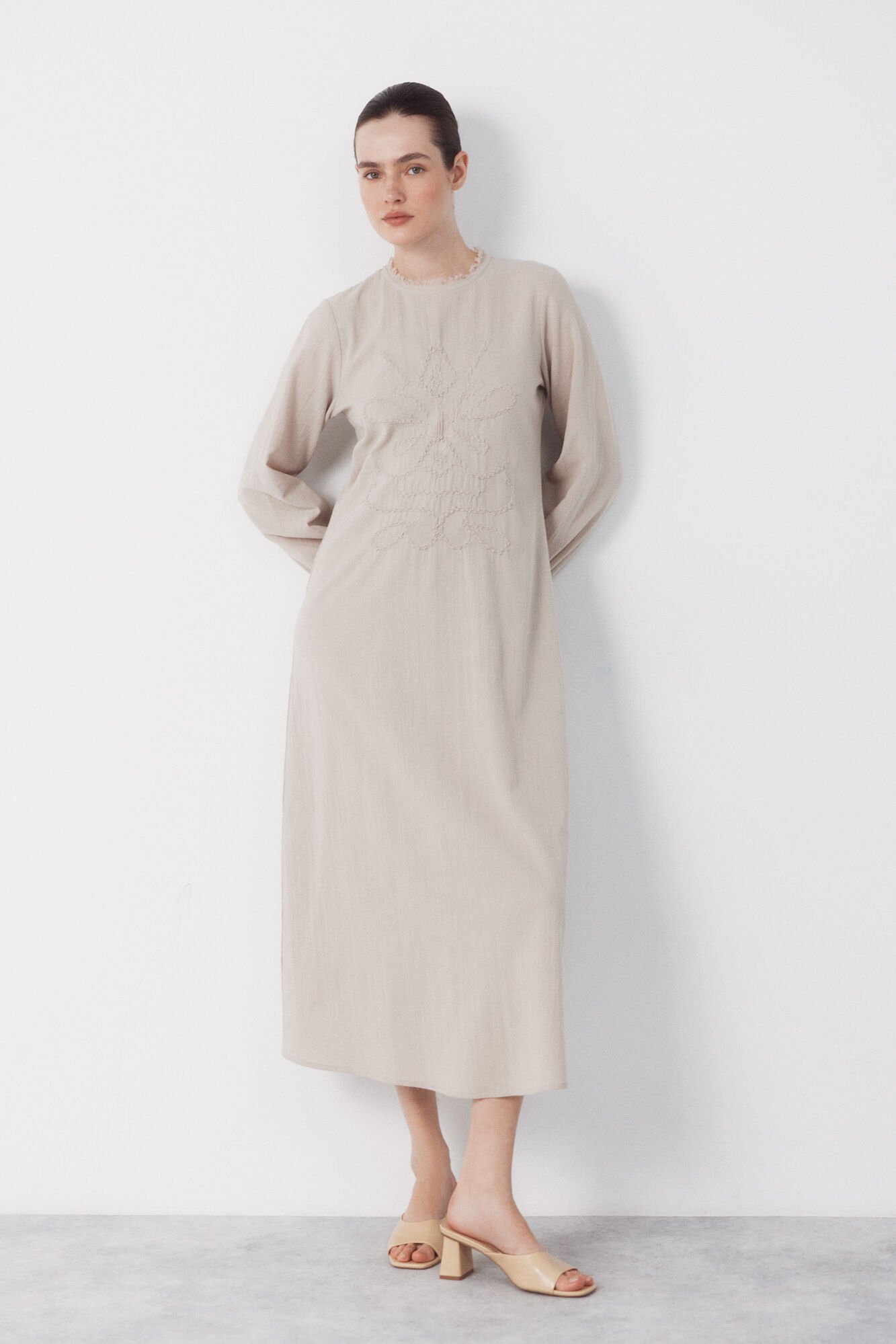 Cortefiel Vestido bordado Tostado