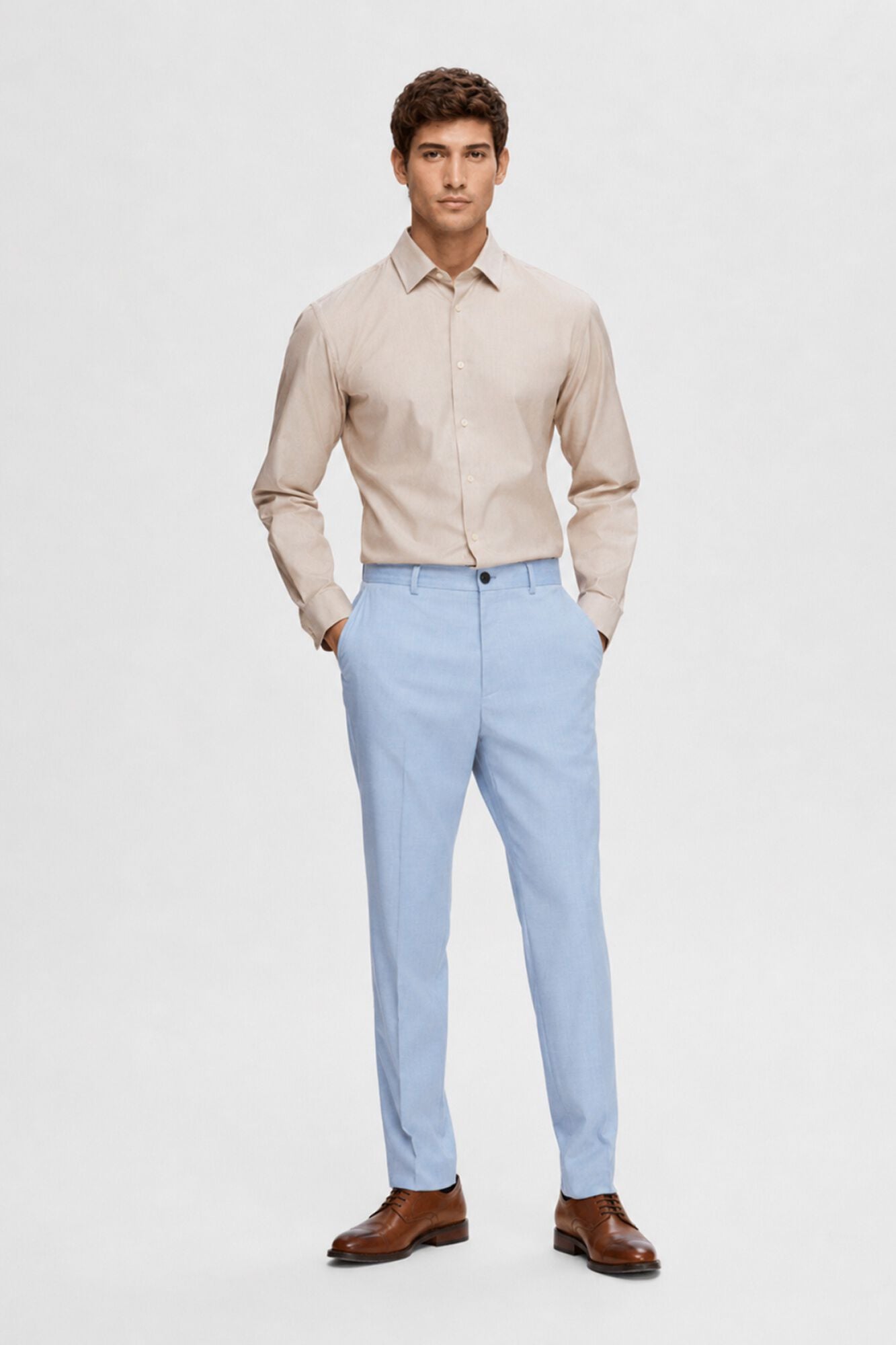 Selected Cal&ccedil;as de fato Slim Fit confecionadas com materiais reciclados. 