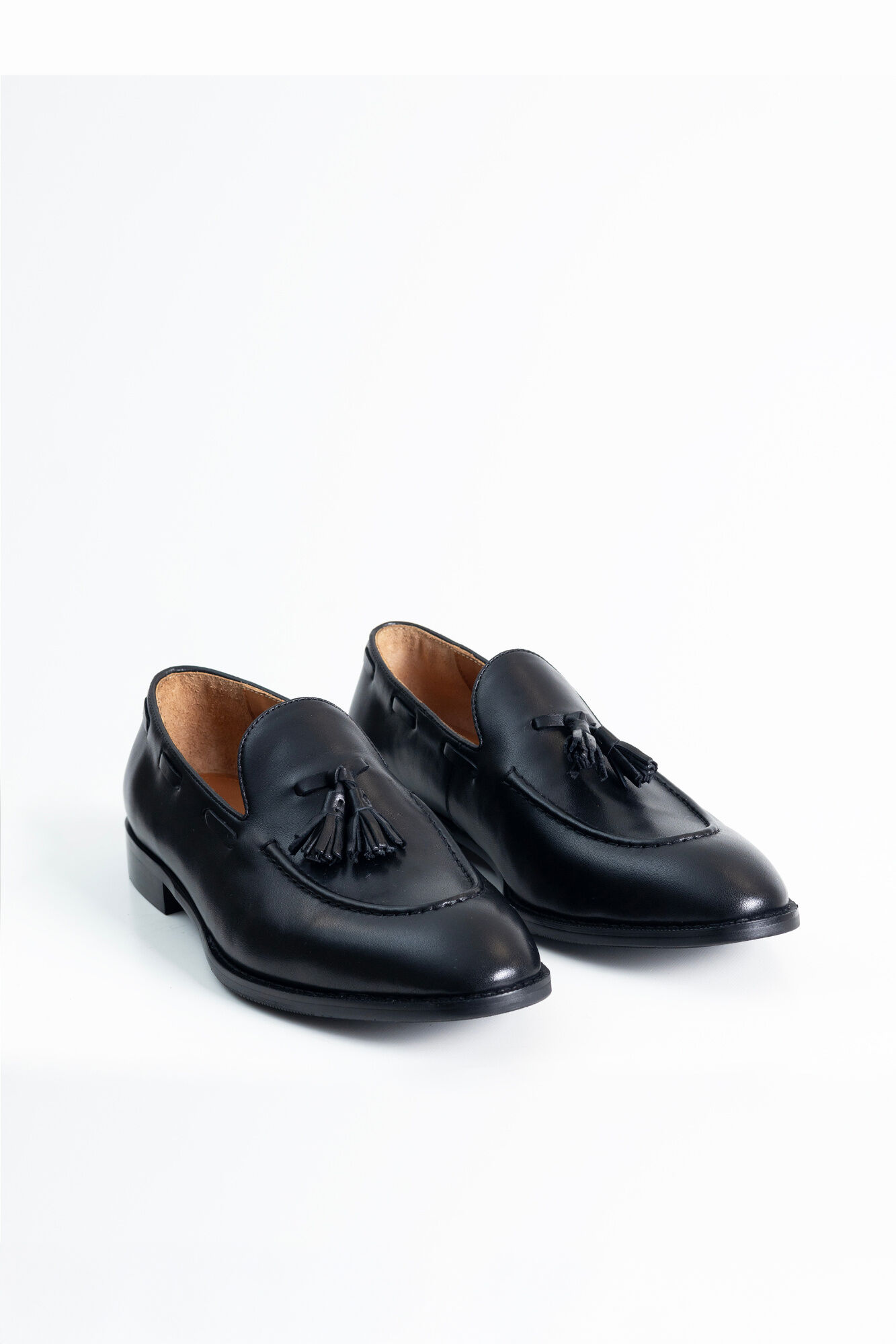 PuroEGO Mocassim em pele com borlas Preto