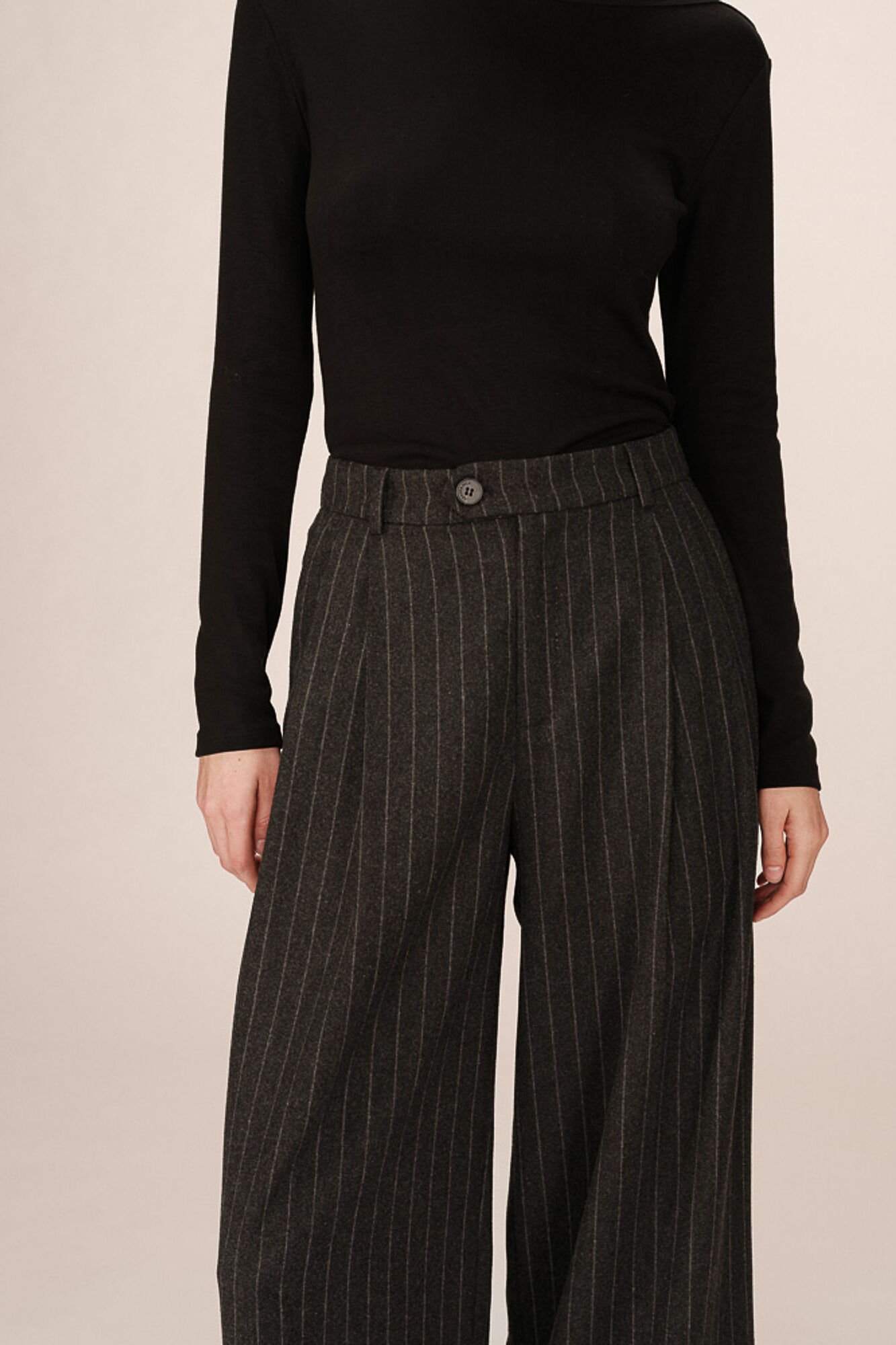 Grace & Mila Cal&ccedil;a de terno de l&atilde; riscas com detalhe plissado